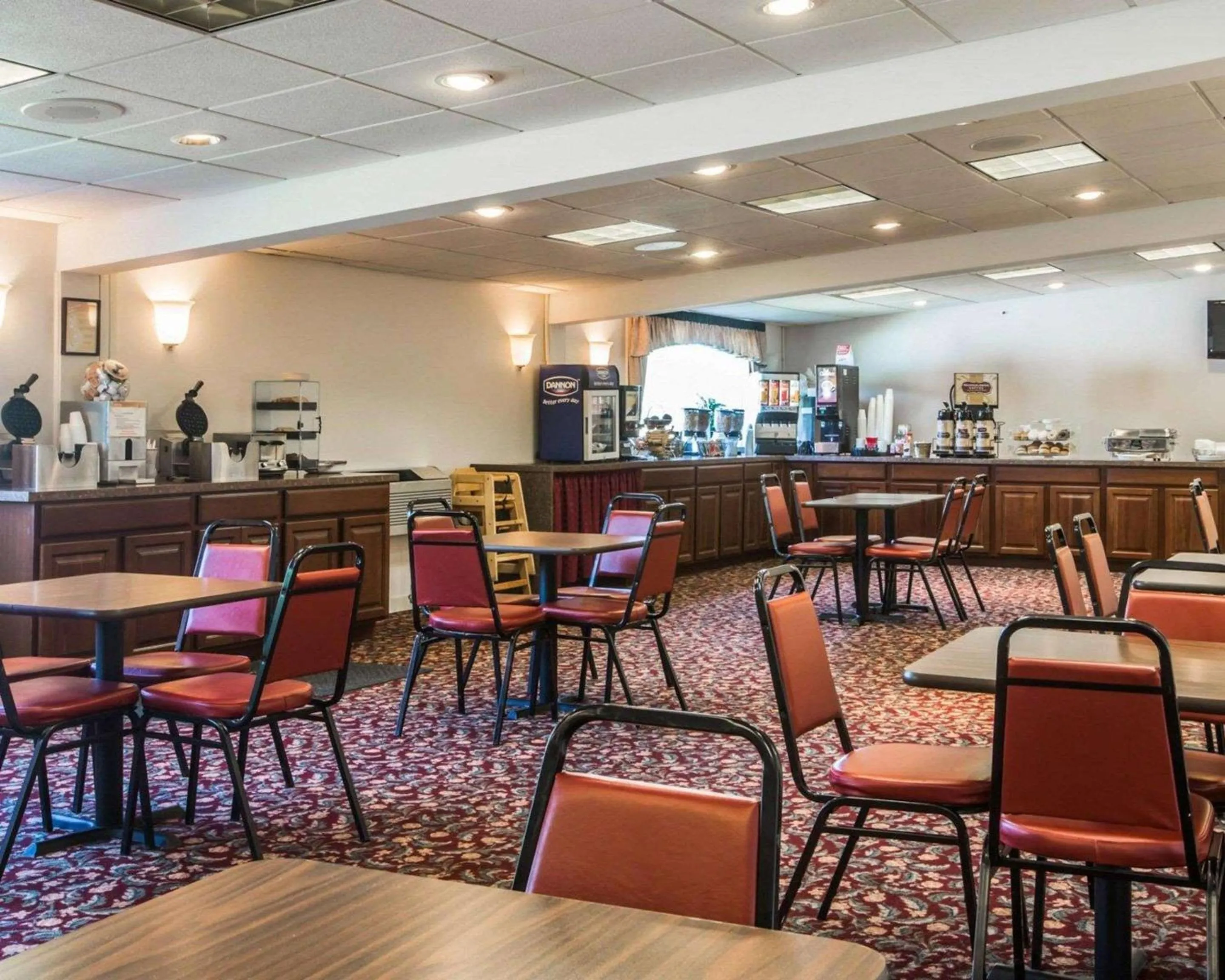 Breakfast in Clarion Inn & Suites at the Outlets of Lake George