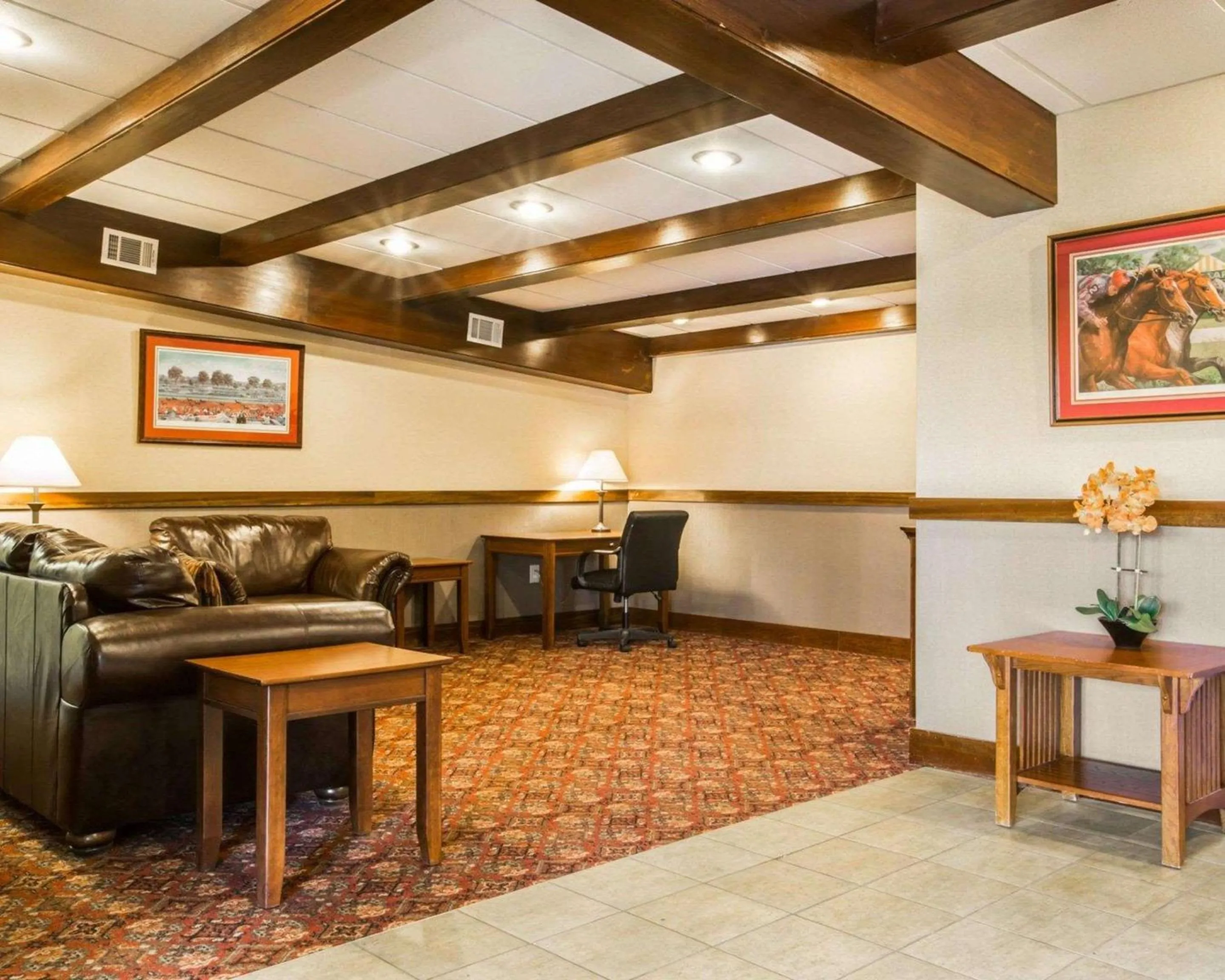 Lobby or reception in Clarion Inn & Suites at the Outlets of Lake George