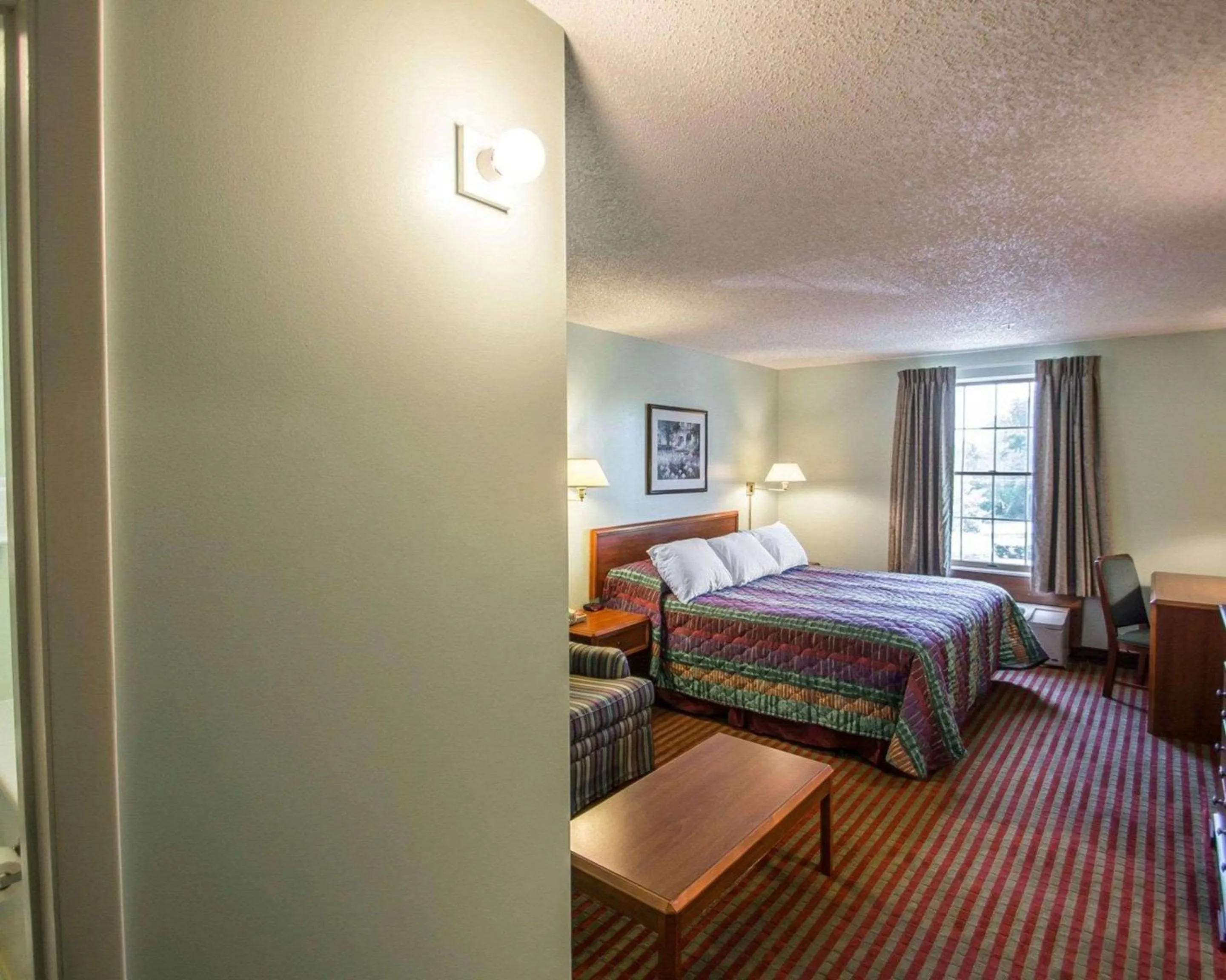 Bedroom, Bed in Rodeway Inn Lakeville - Finger Lakes Area
