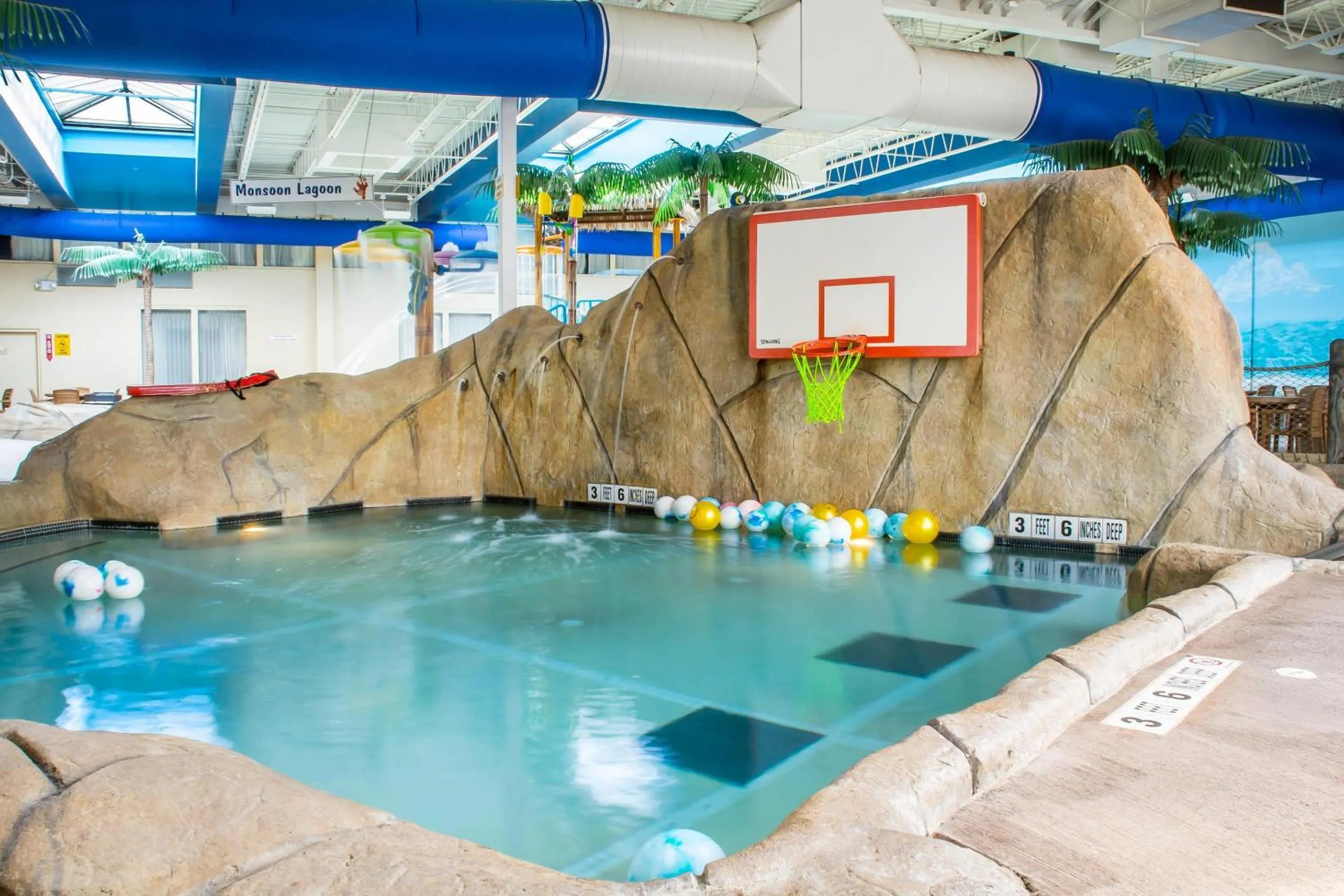 Swimming pool in Quality Inn & Suites Palm Island Indoor Waterpark