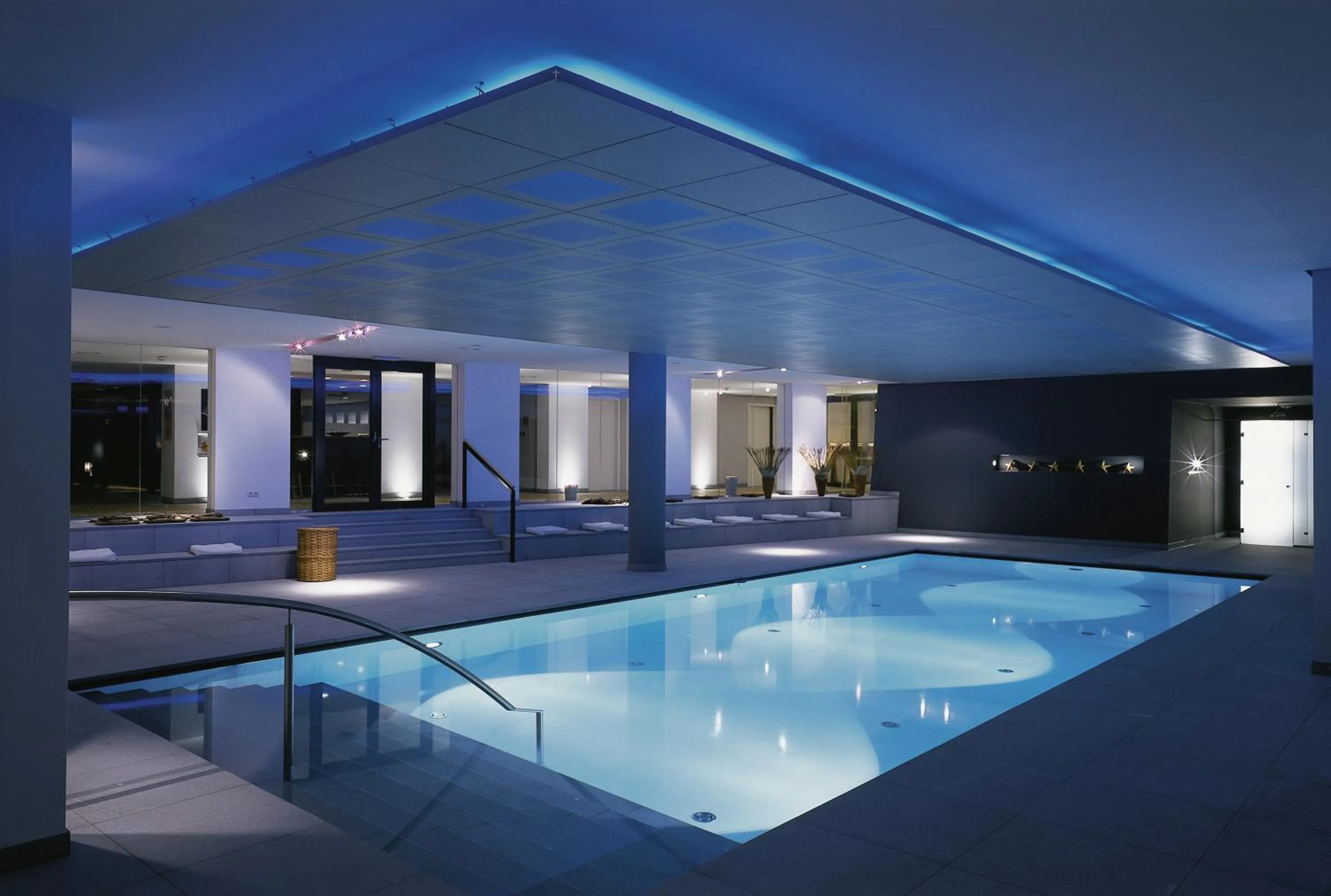 Swimming pool in Hotel Madlein