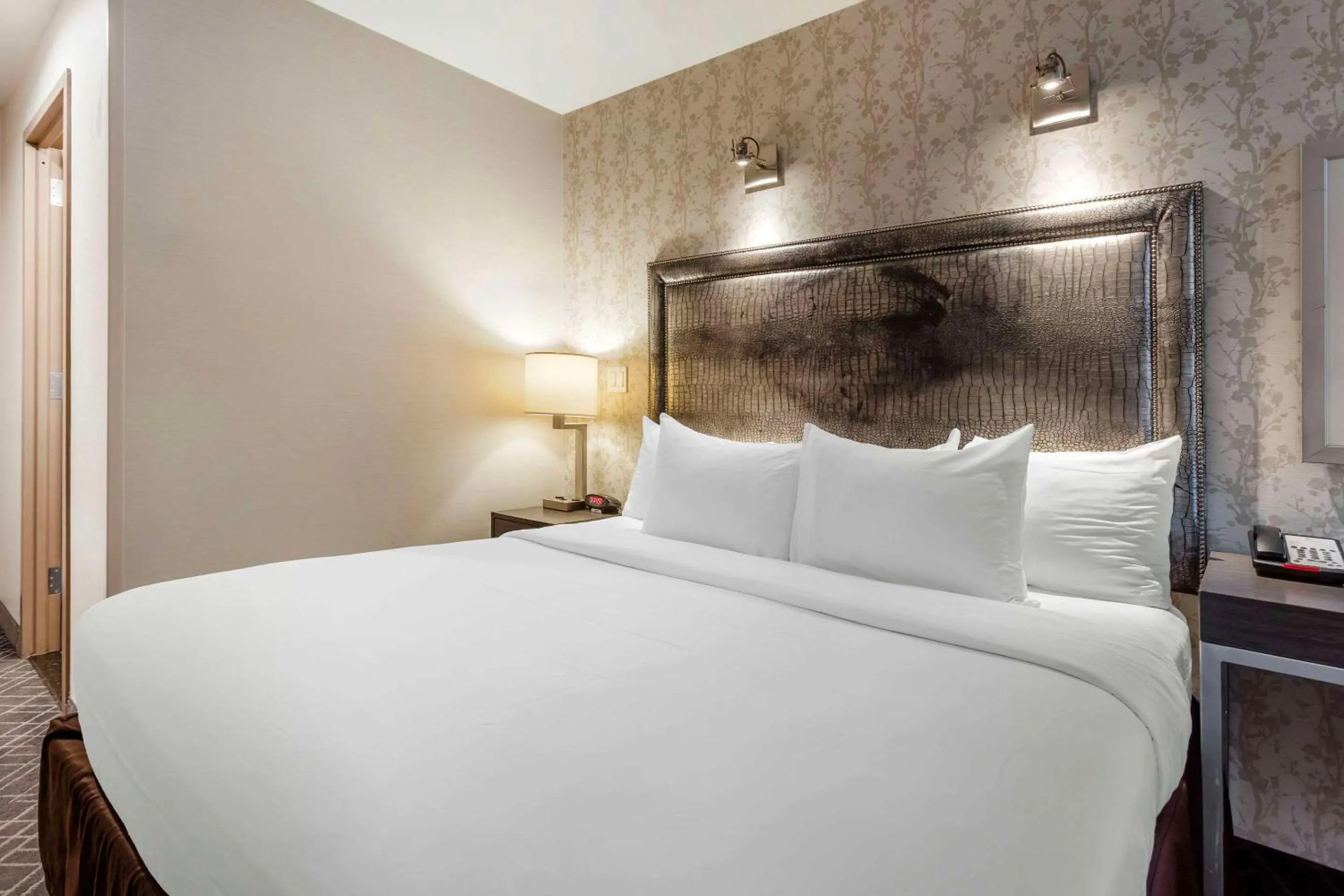 Bedroom in Comfort Inn Manhattan - Midtown West