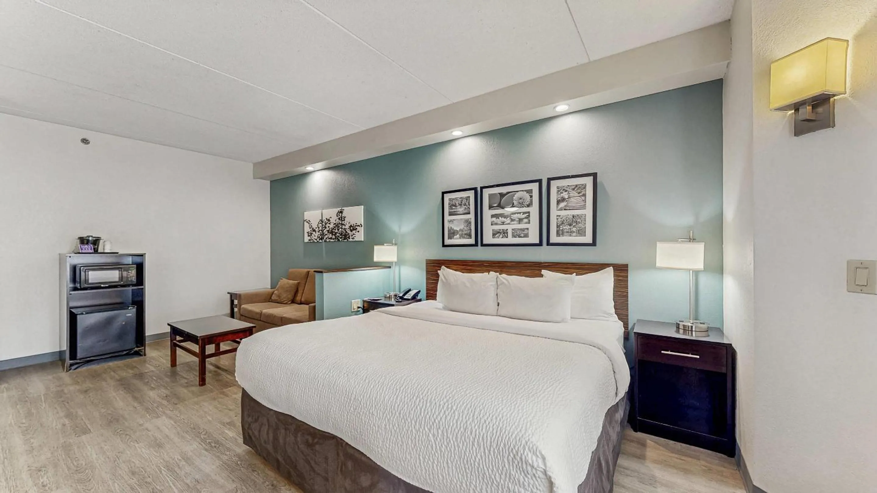 Bedroom, Bed in Sleep Inn & Suites Buffalo Airport