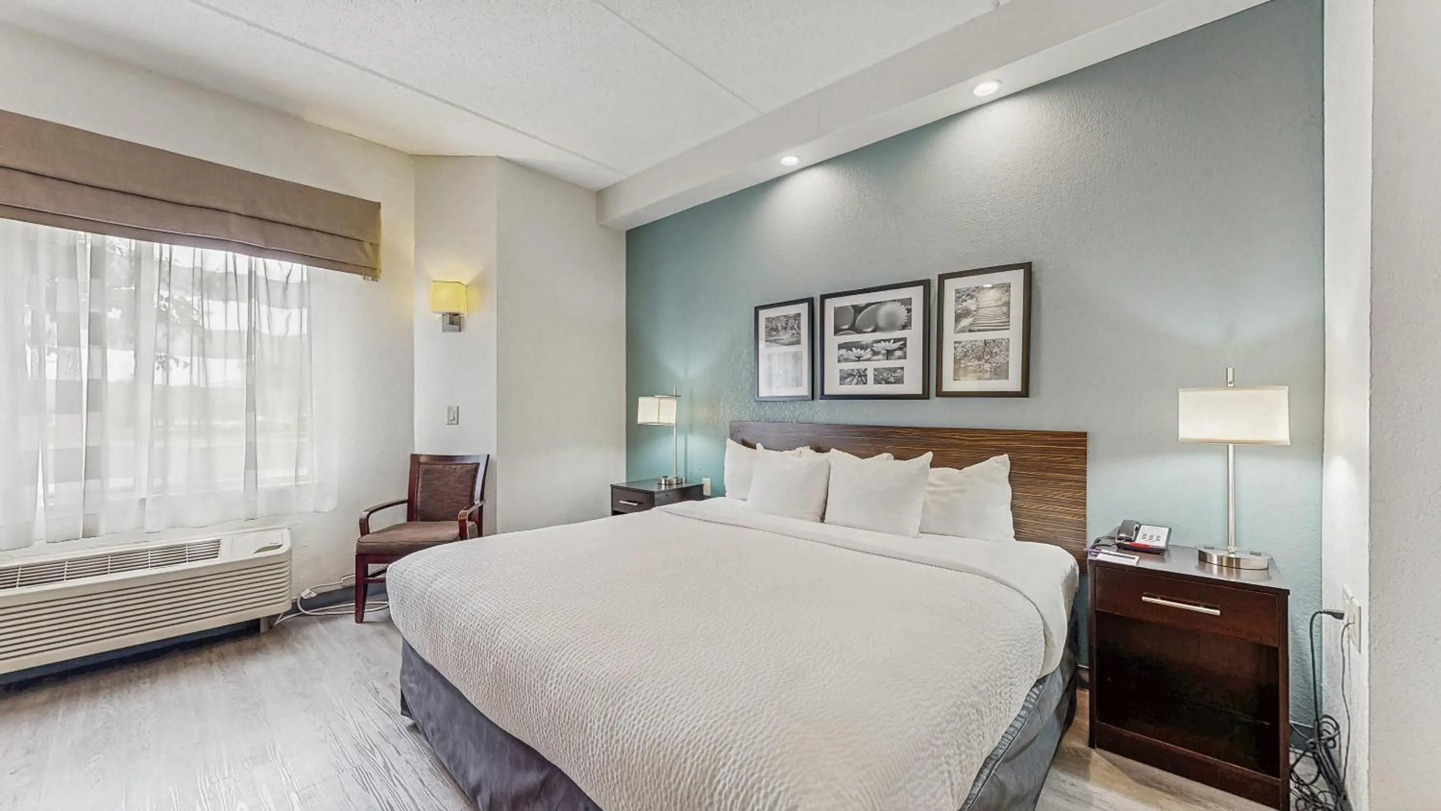 Bedroom, Bed in Sleep Inn & Suites Buffalo Airport