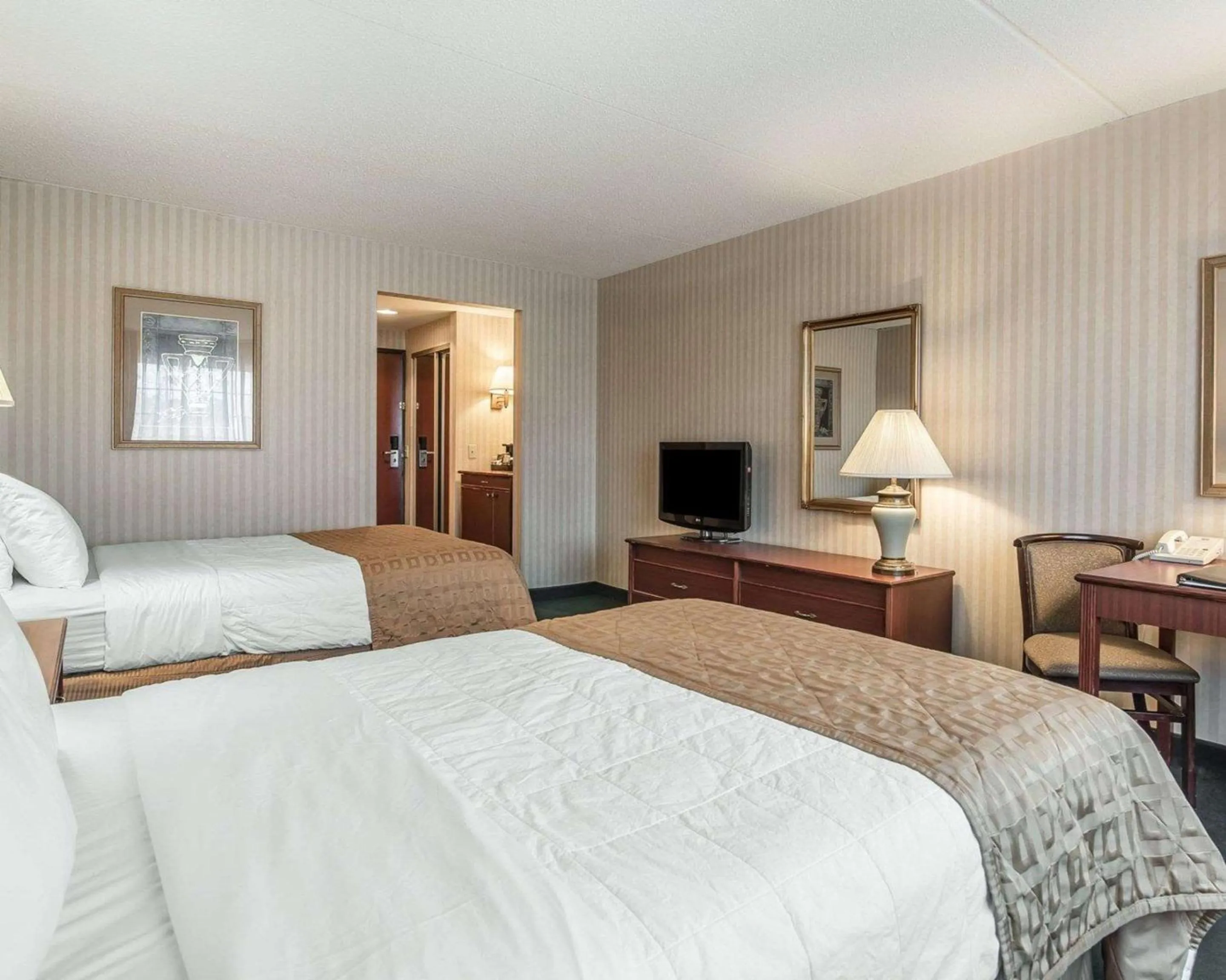 Photo of the whole room, Bed in The Marx Hotel - Downtown - University Area