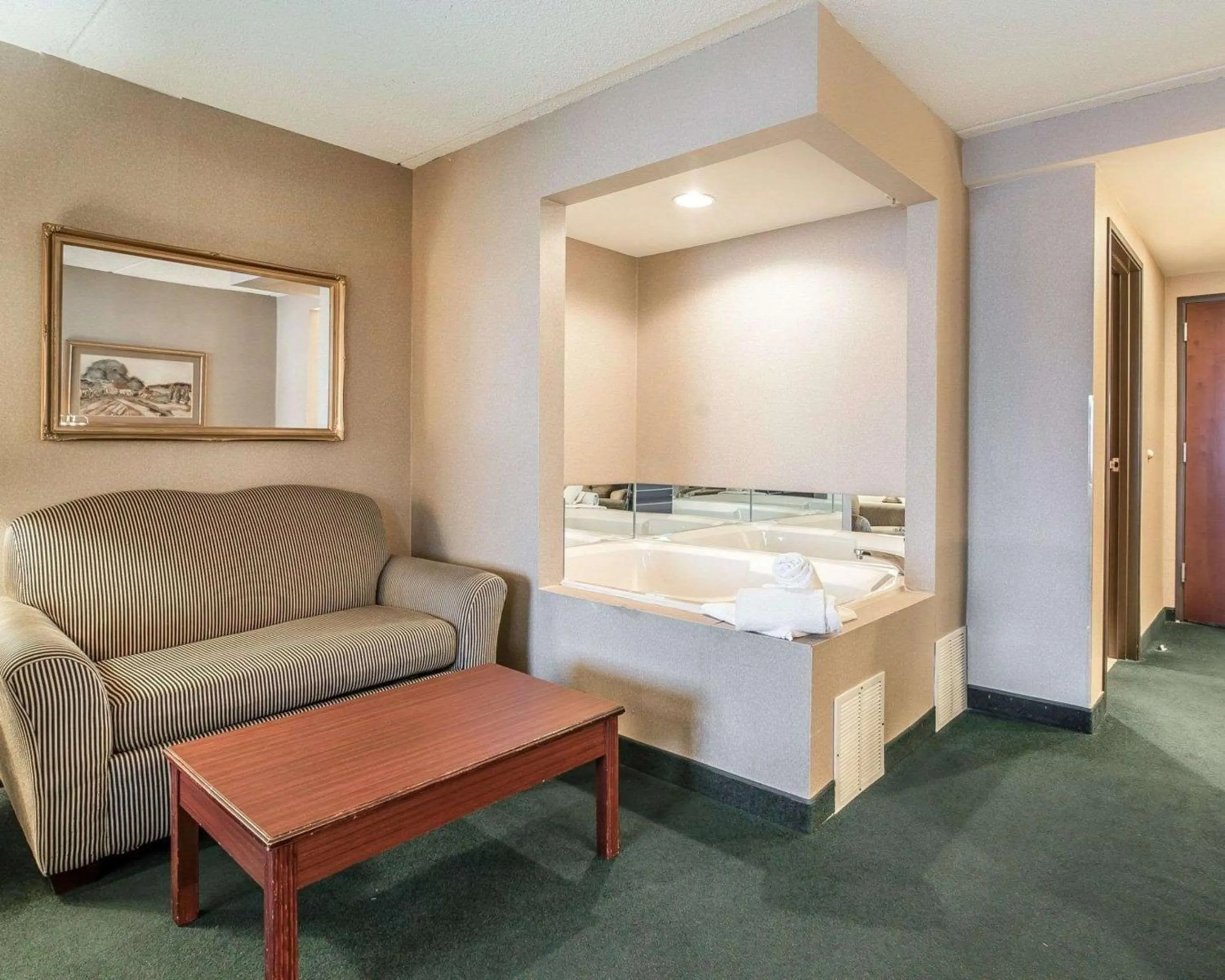 Photo of the whole room, Bed in The Marx Hotel - Downtown - University Area