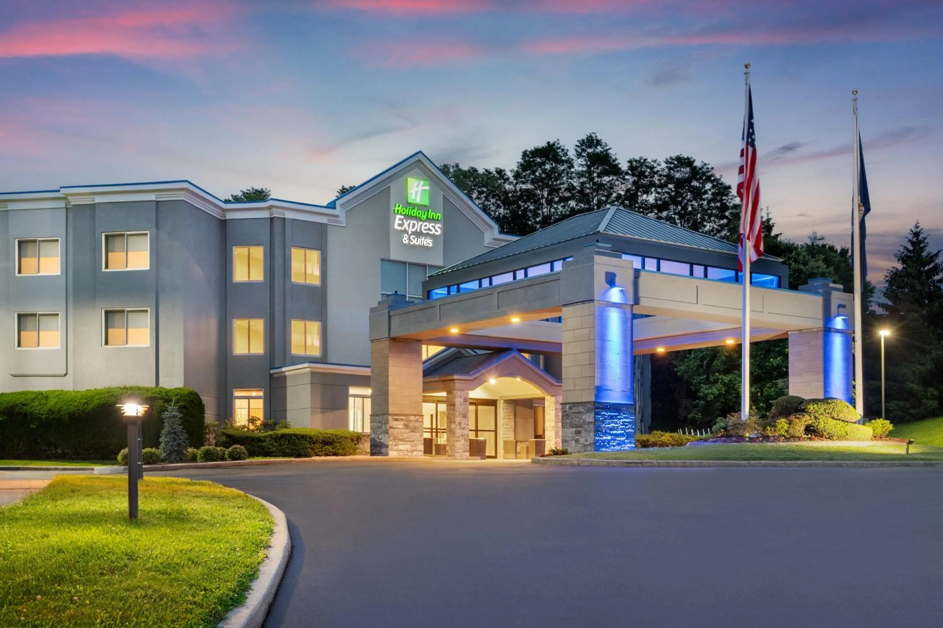 Property building in Holiday Inn Express & Suites Hawthorne - Elmsford North by IHG