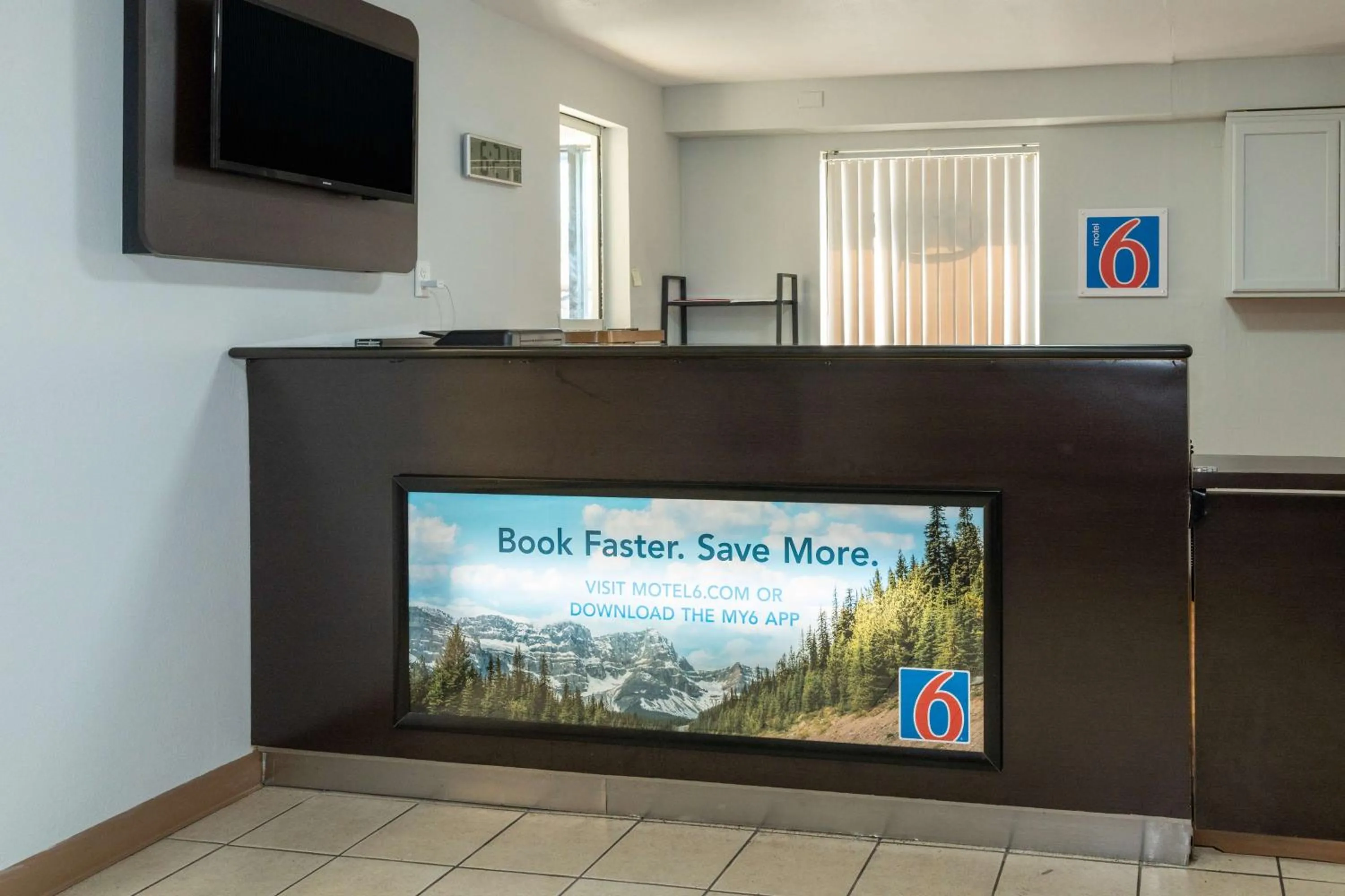 Lobby or reception in Motel 6-Cincinnati, OH