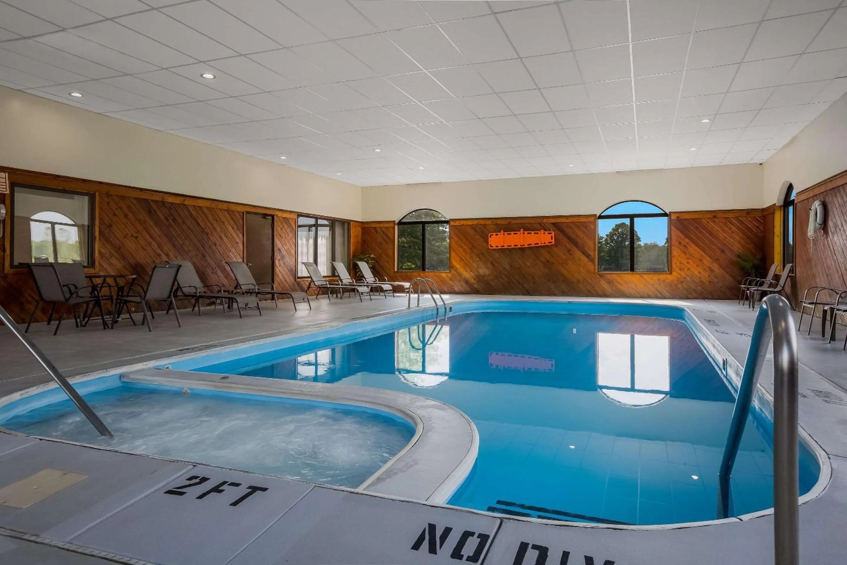 Swimming pool in Sleep Inn