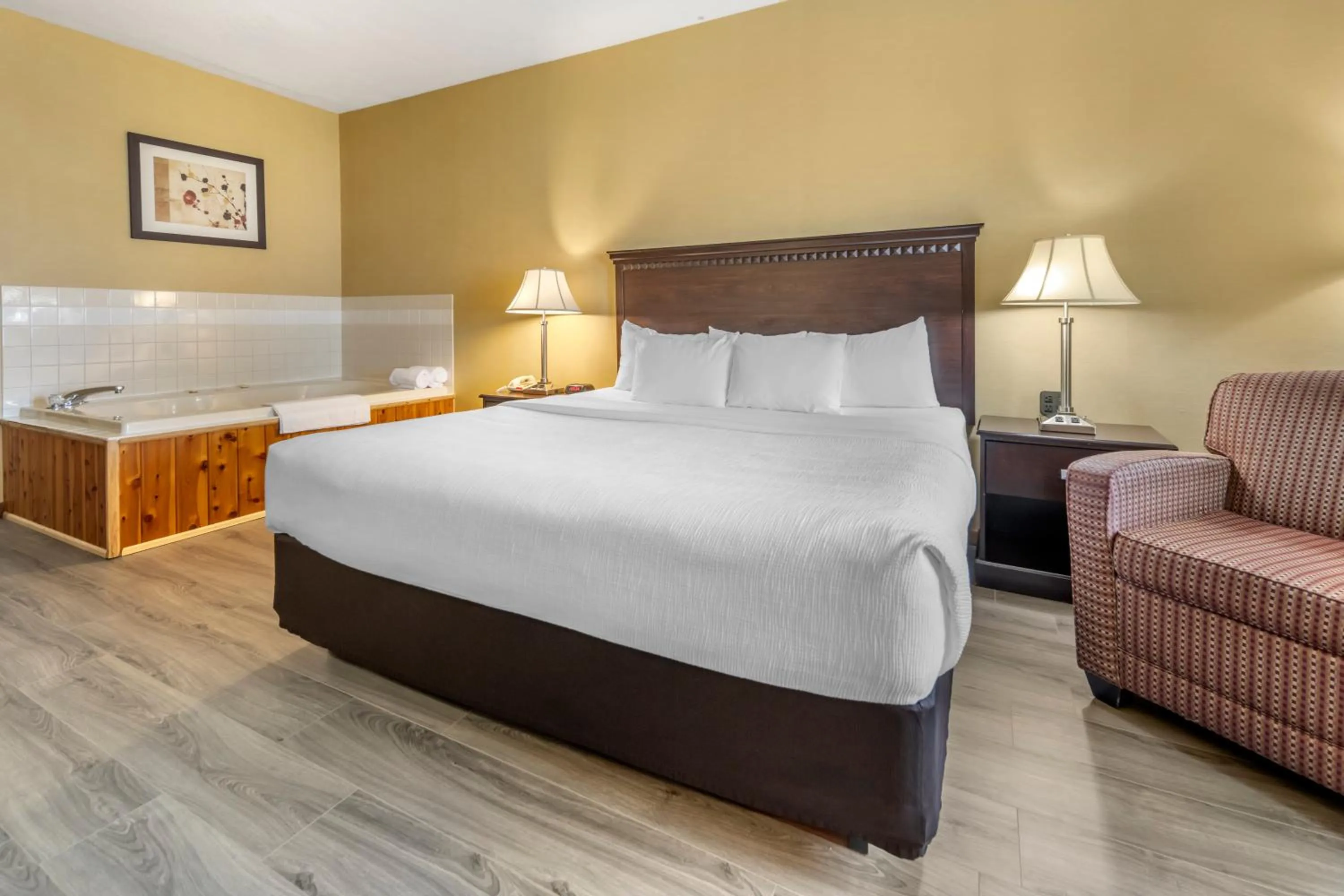 Bedroom, Bed in Quality Inn Greenville North