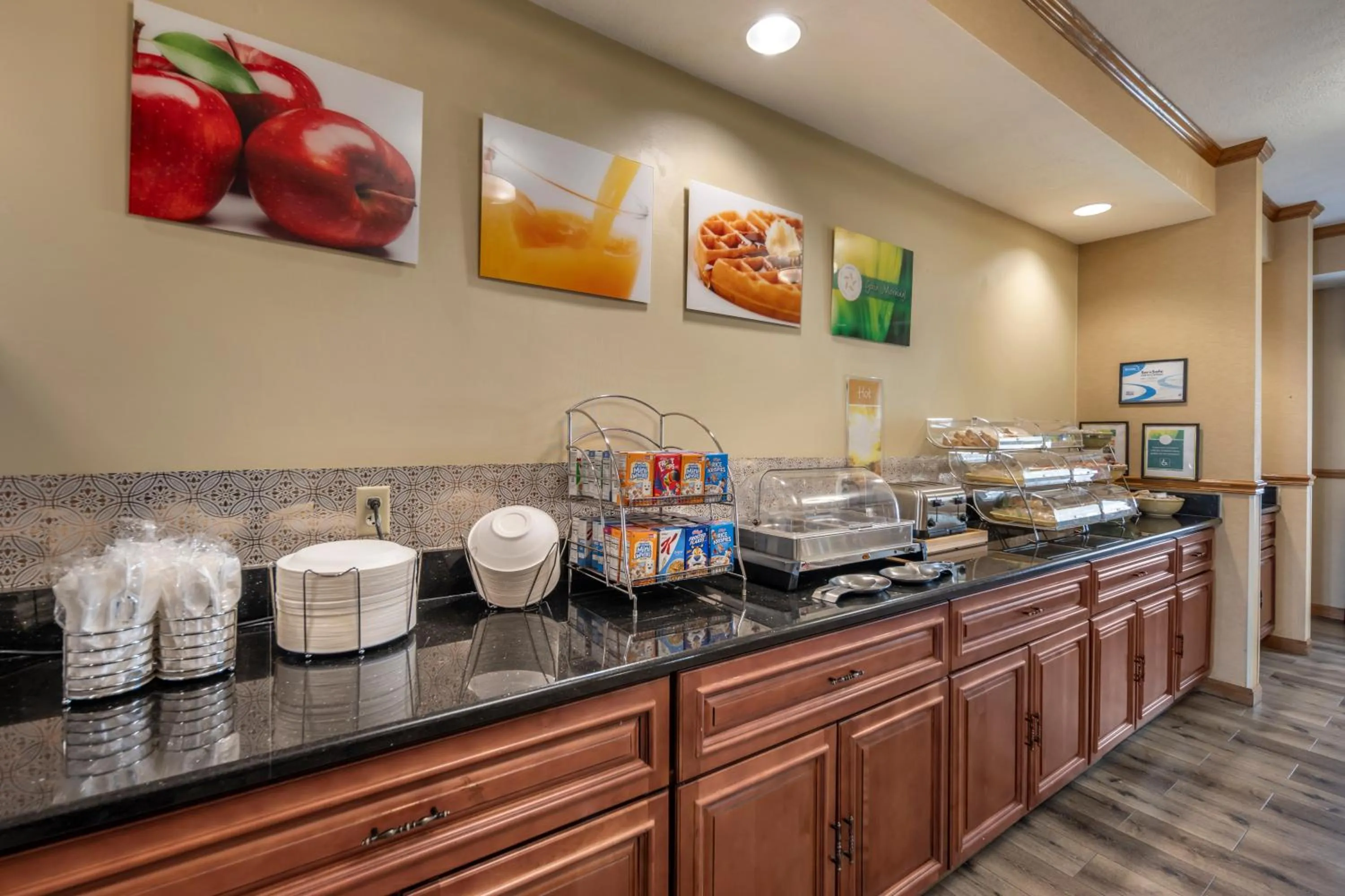 Breakfast in Quality Inn Greenville North