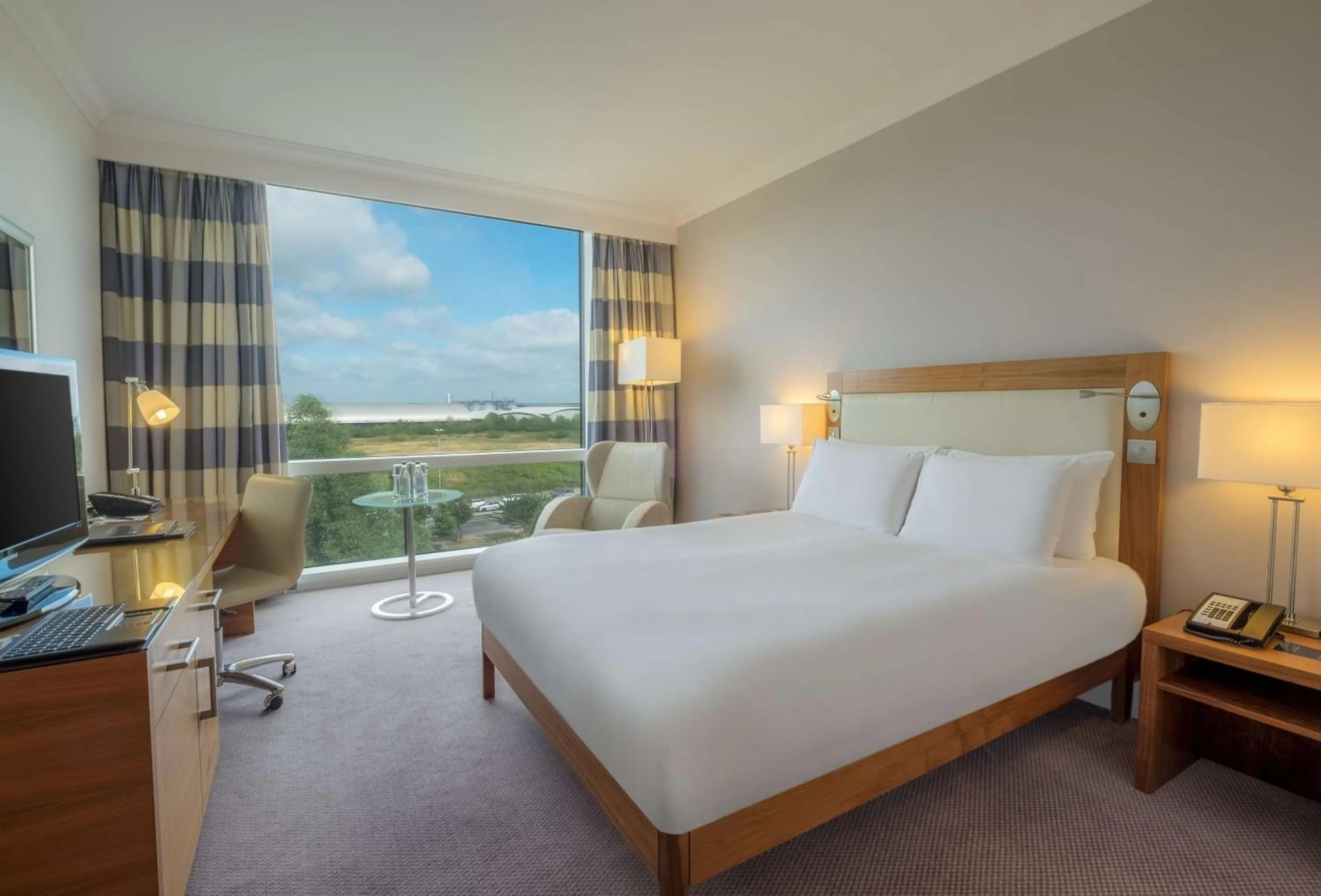 Bed in Hilton Reading