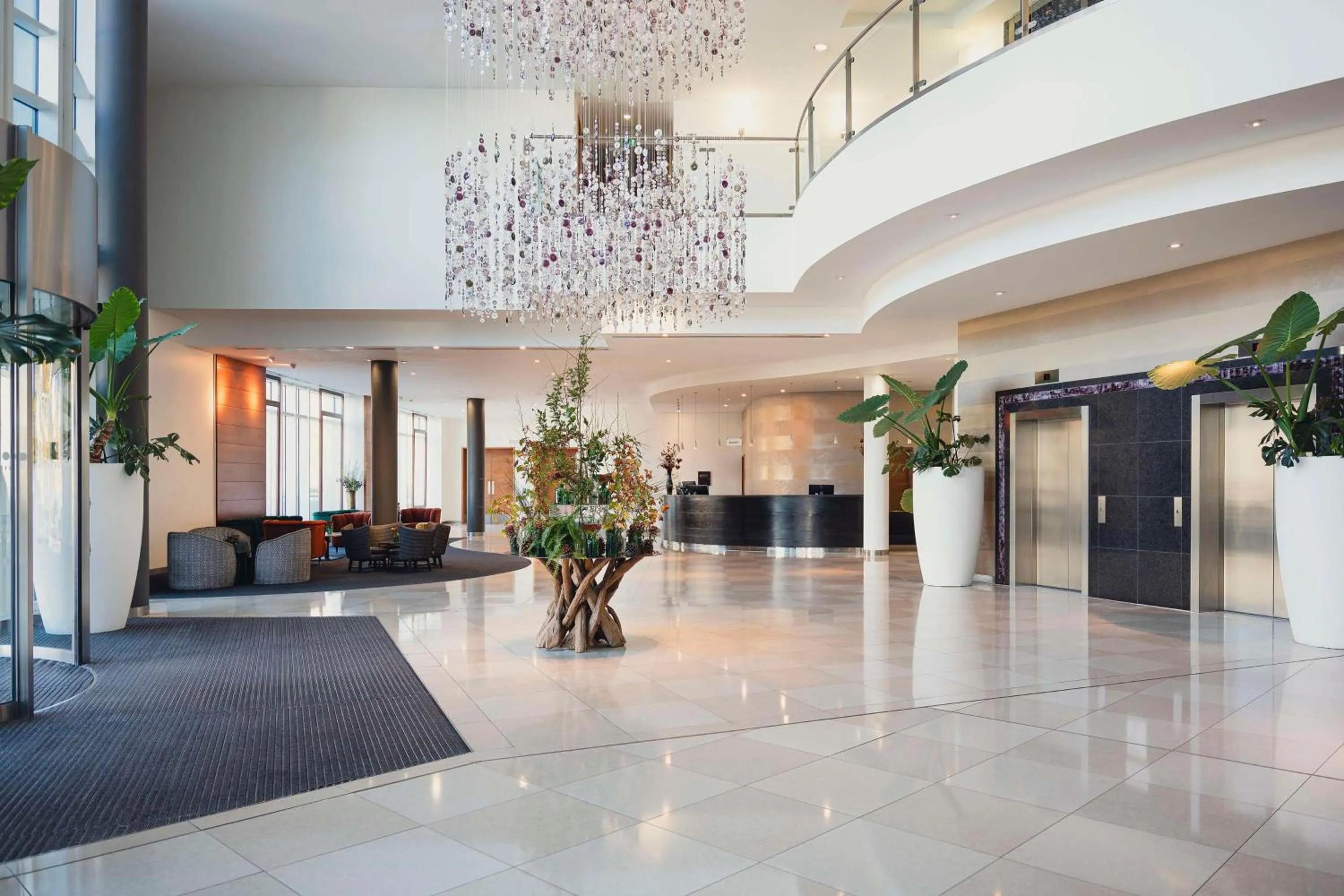 Lobby or reception in Hilton Reading