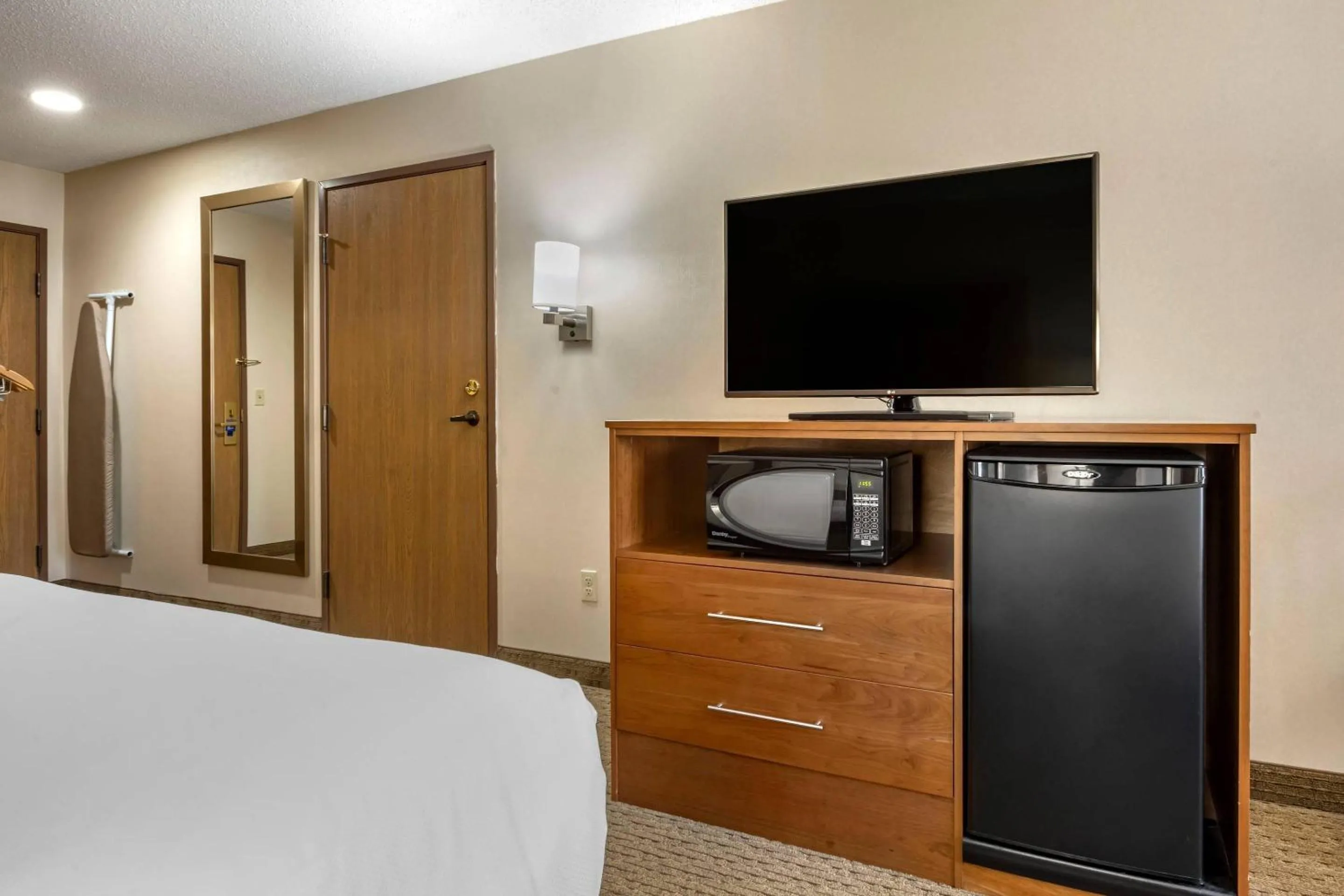 Bedroom, Bed in Comfort Inn Millersburg