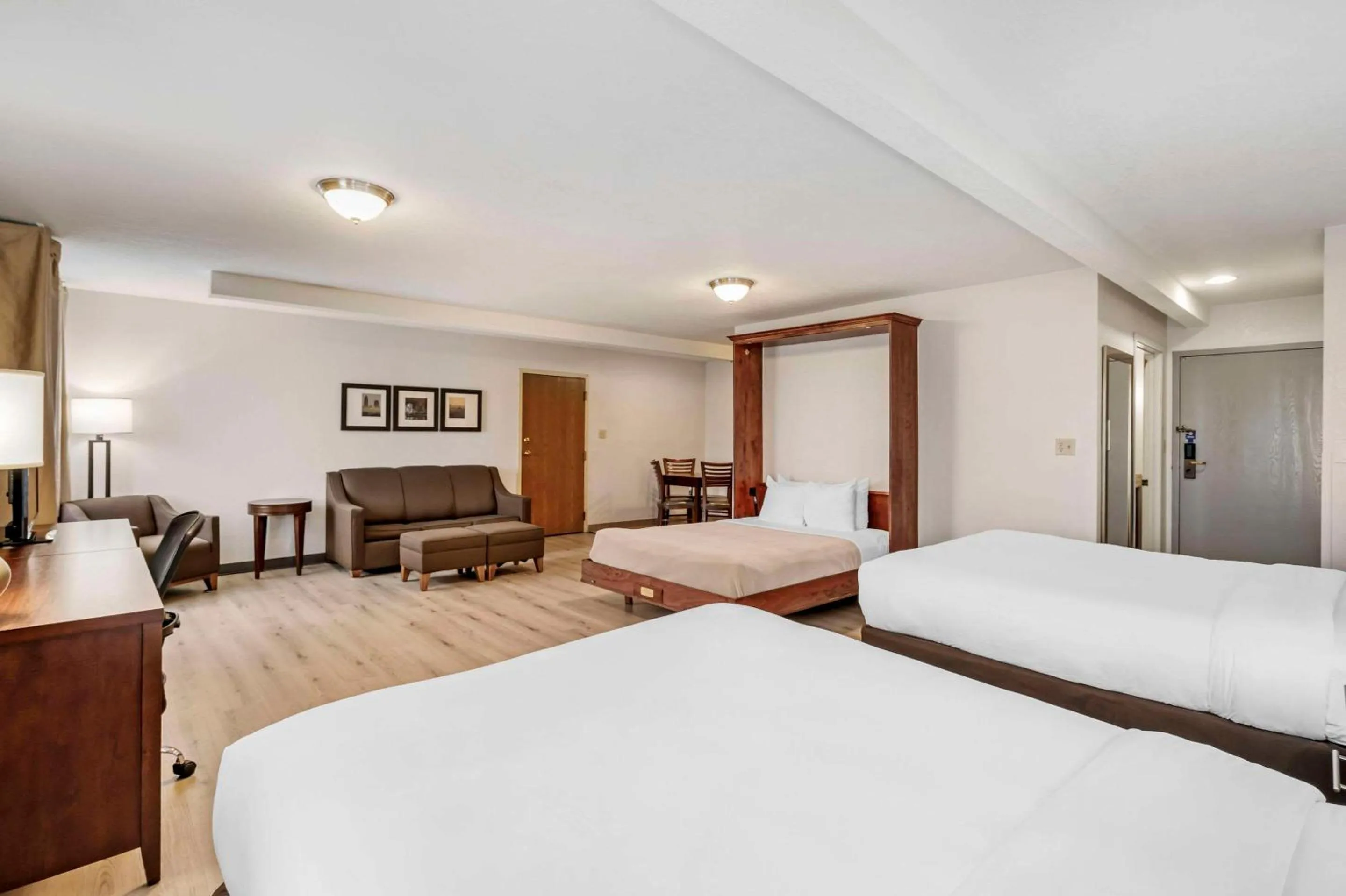 Bedroom, Bed in Comfort Inn Splash Harbor