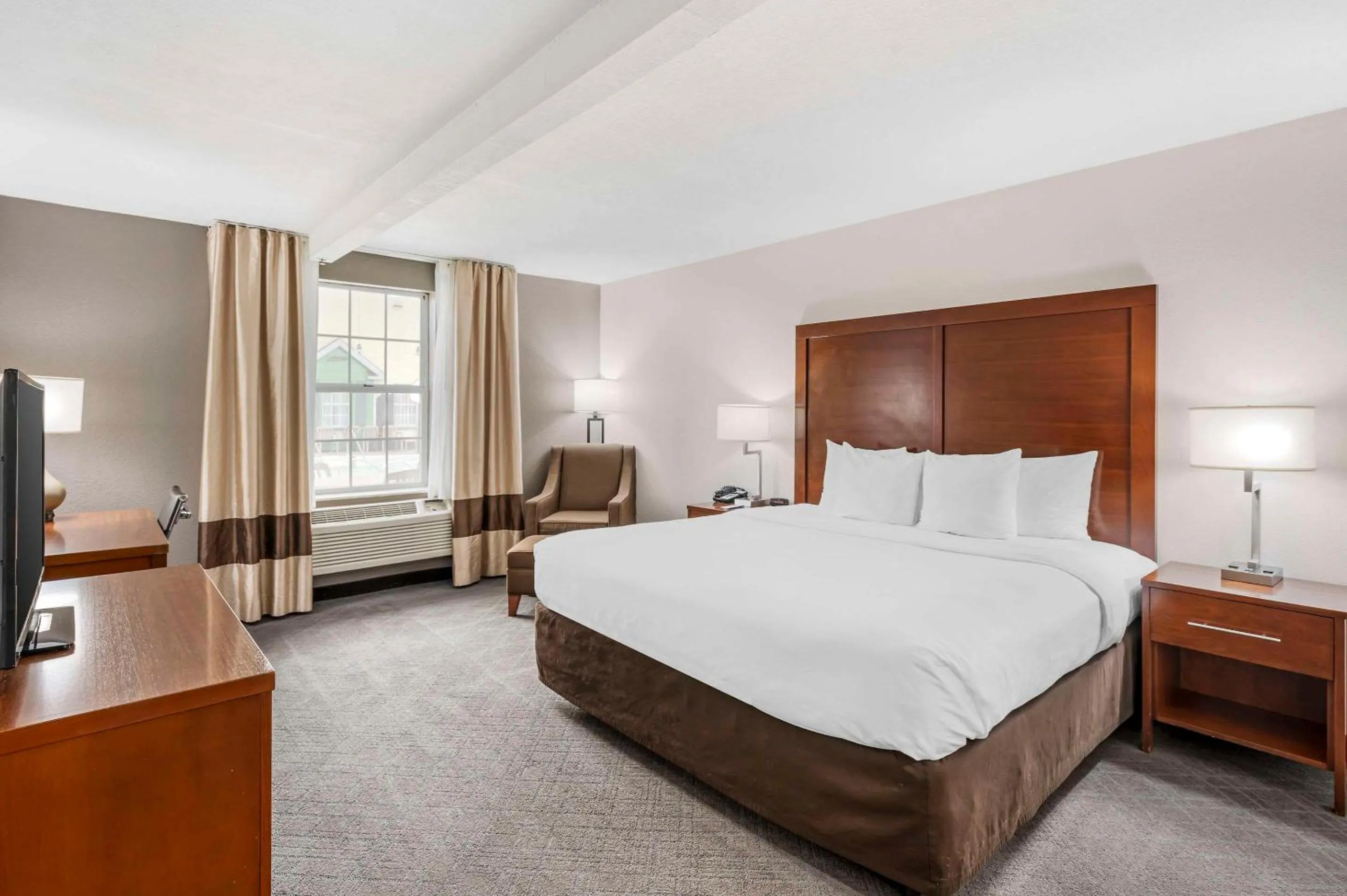 Bedroom, Bed in Comfort Inn Splash Harbor