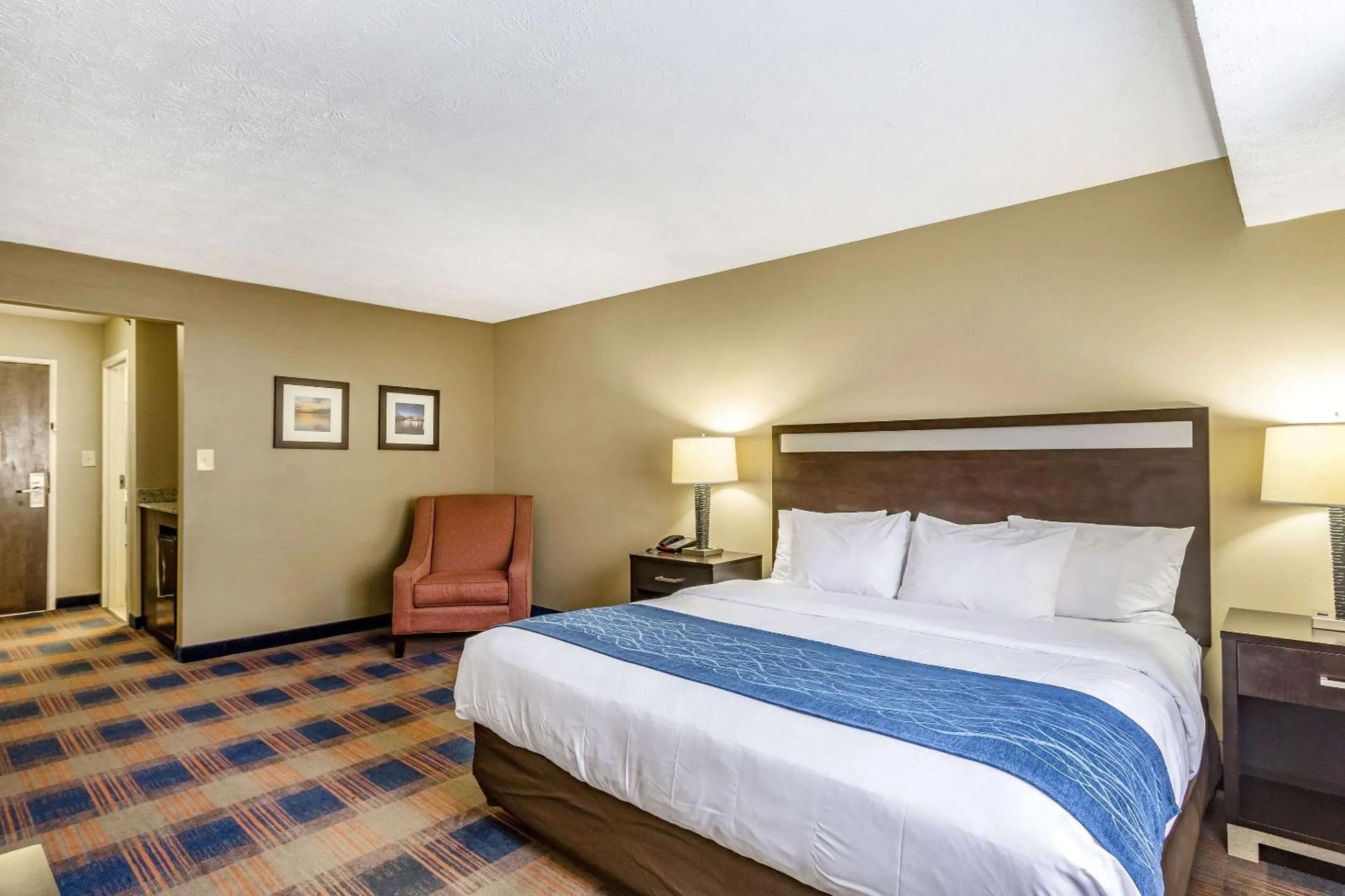 Photo of the whole room, Bed in Comfort Inn Independence - Cleveland
