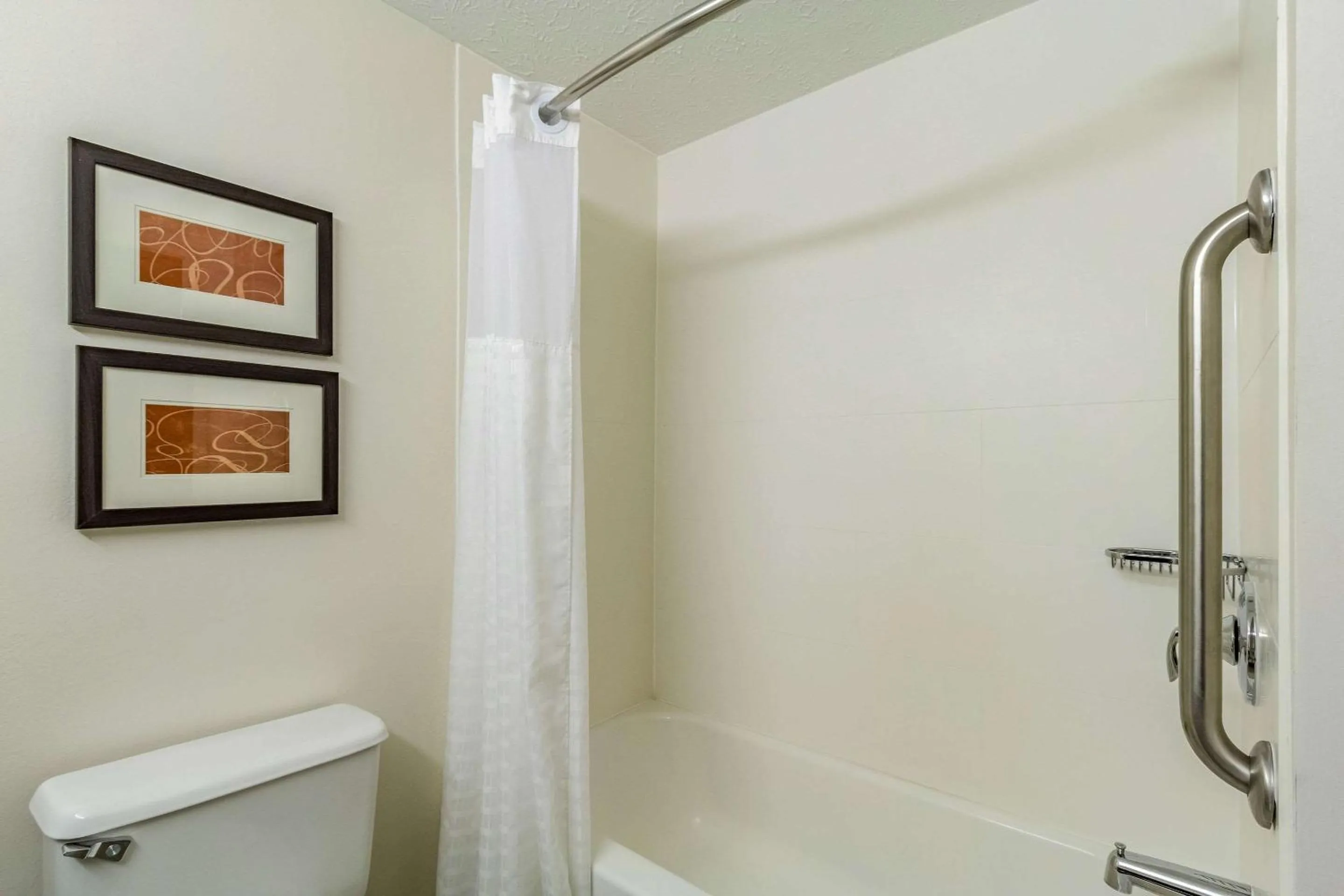 Bathroom in Comfort Inn Independence - Cleveland