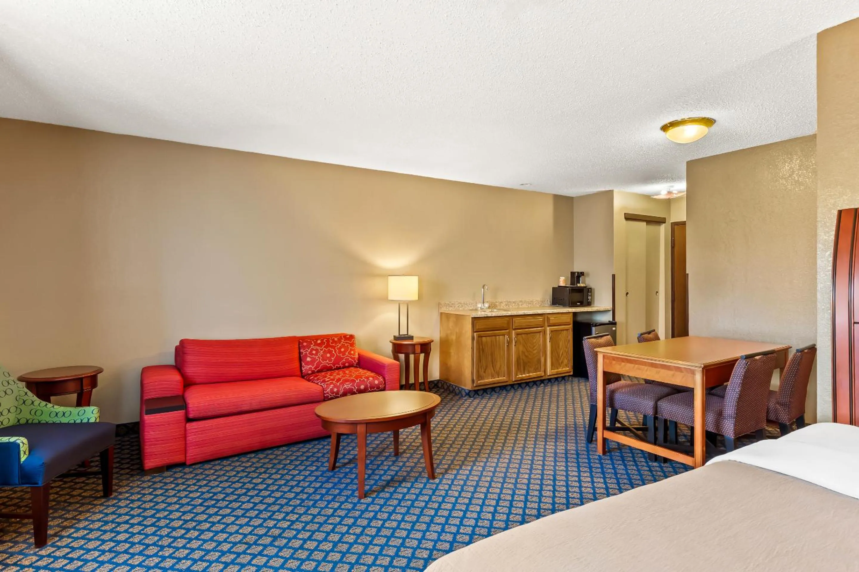 Seating area in Quality Inn & Suites