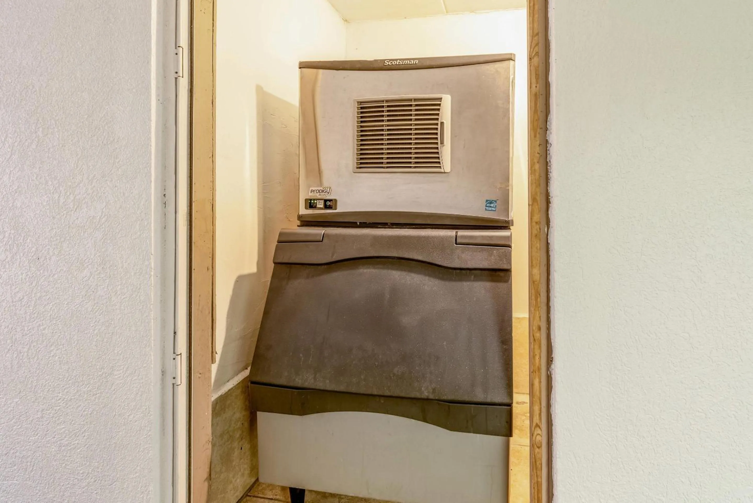 Other, Bed in Econo Lodge Franklin - Springboro