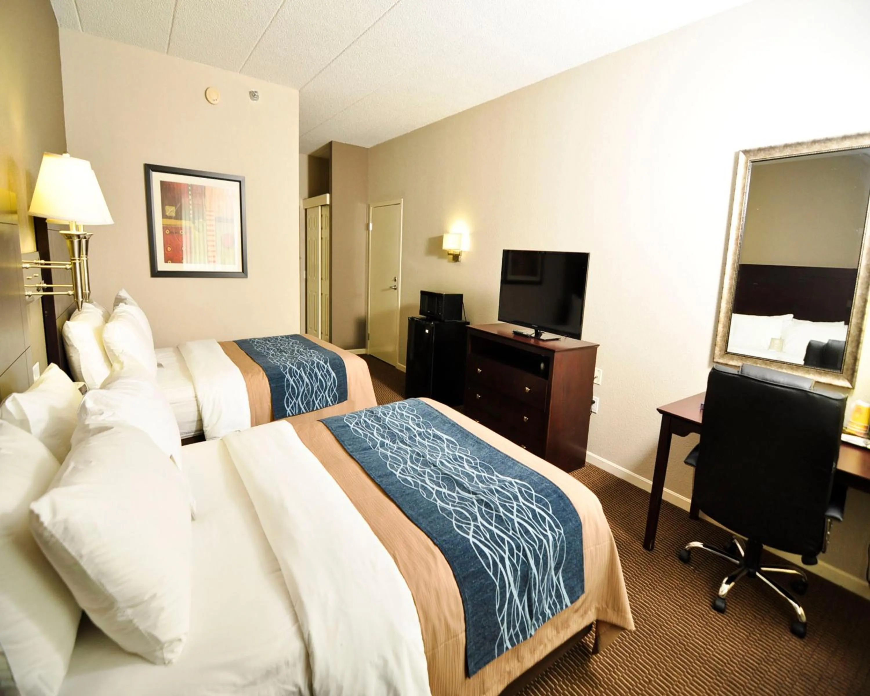 Bed in Comfort Inn Sandusky