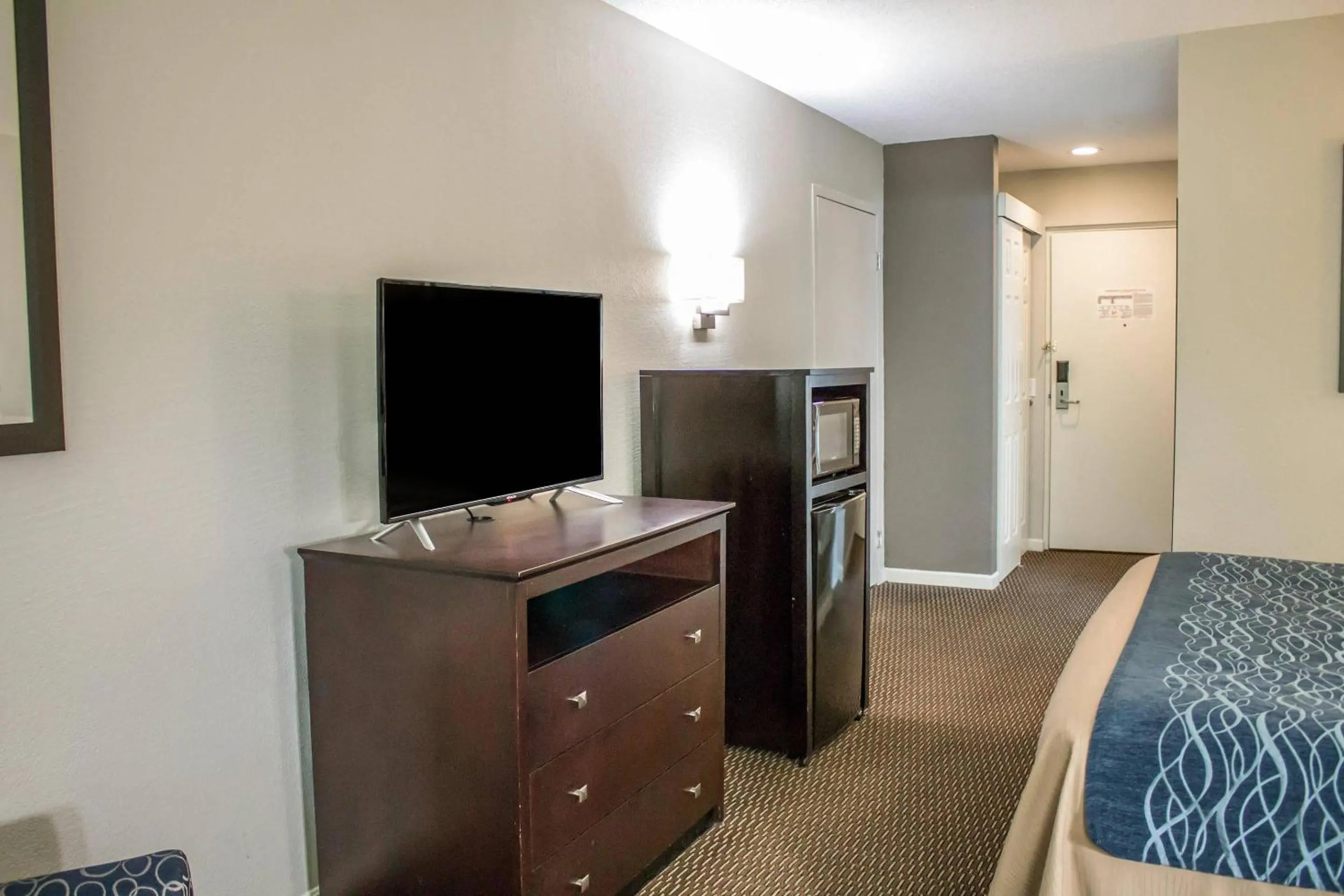 Bedroom, Bed in Comfort Inn Sandusky