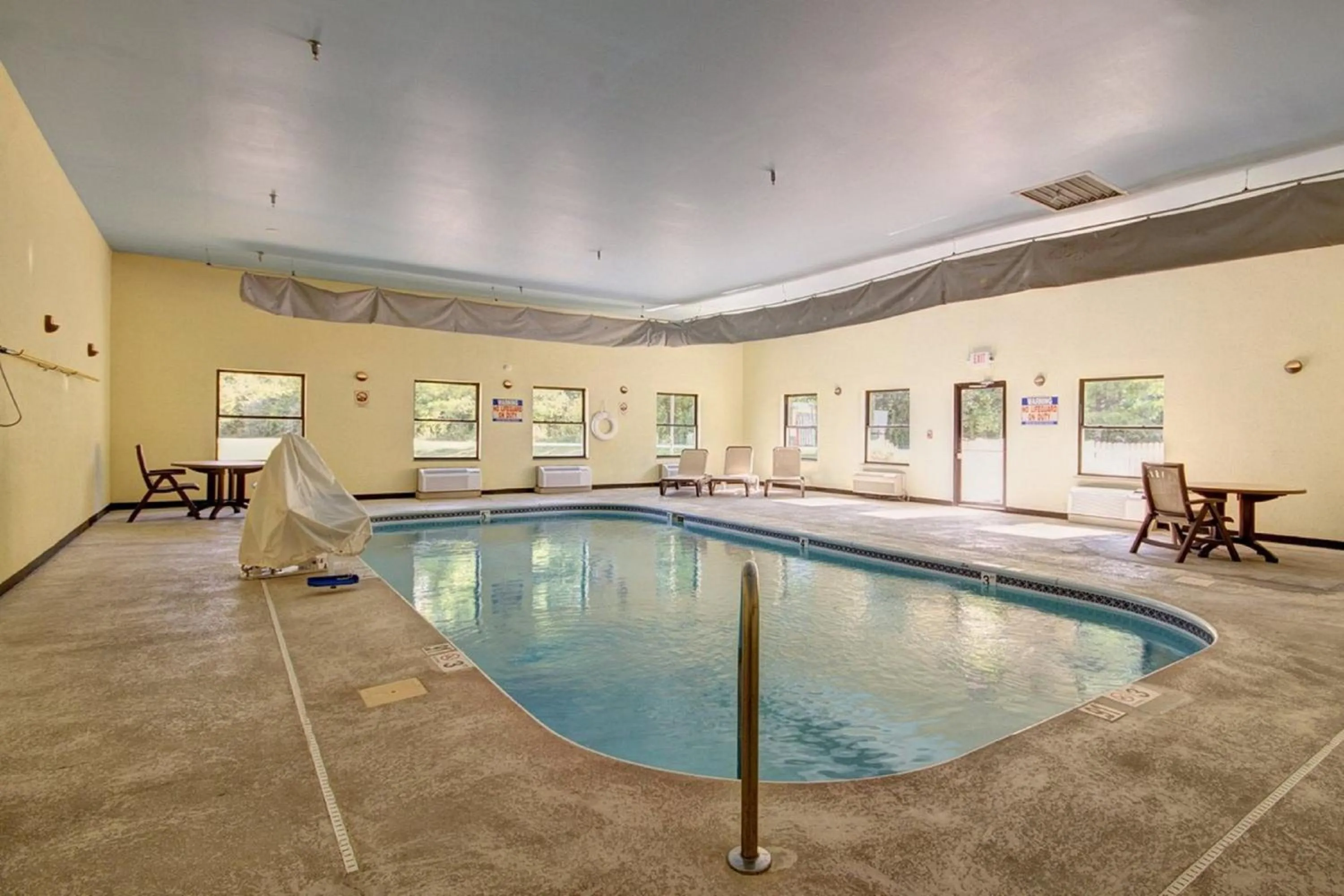 Swimming pool in Holiday Inn Express Columbus South - Obetz by IHG