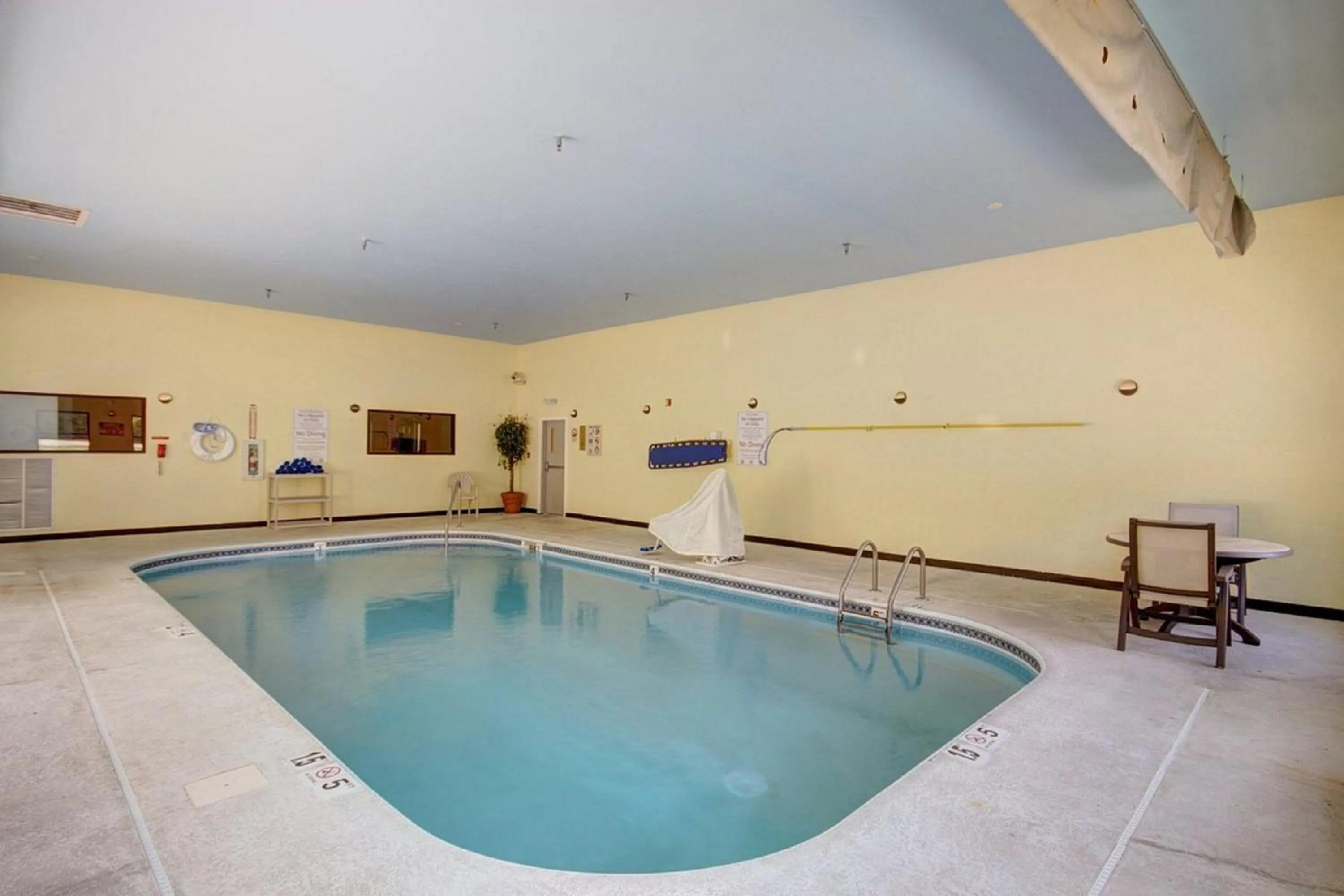 Swimming pool in Holiday Inn Express Columbus South - Obetz by IHG