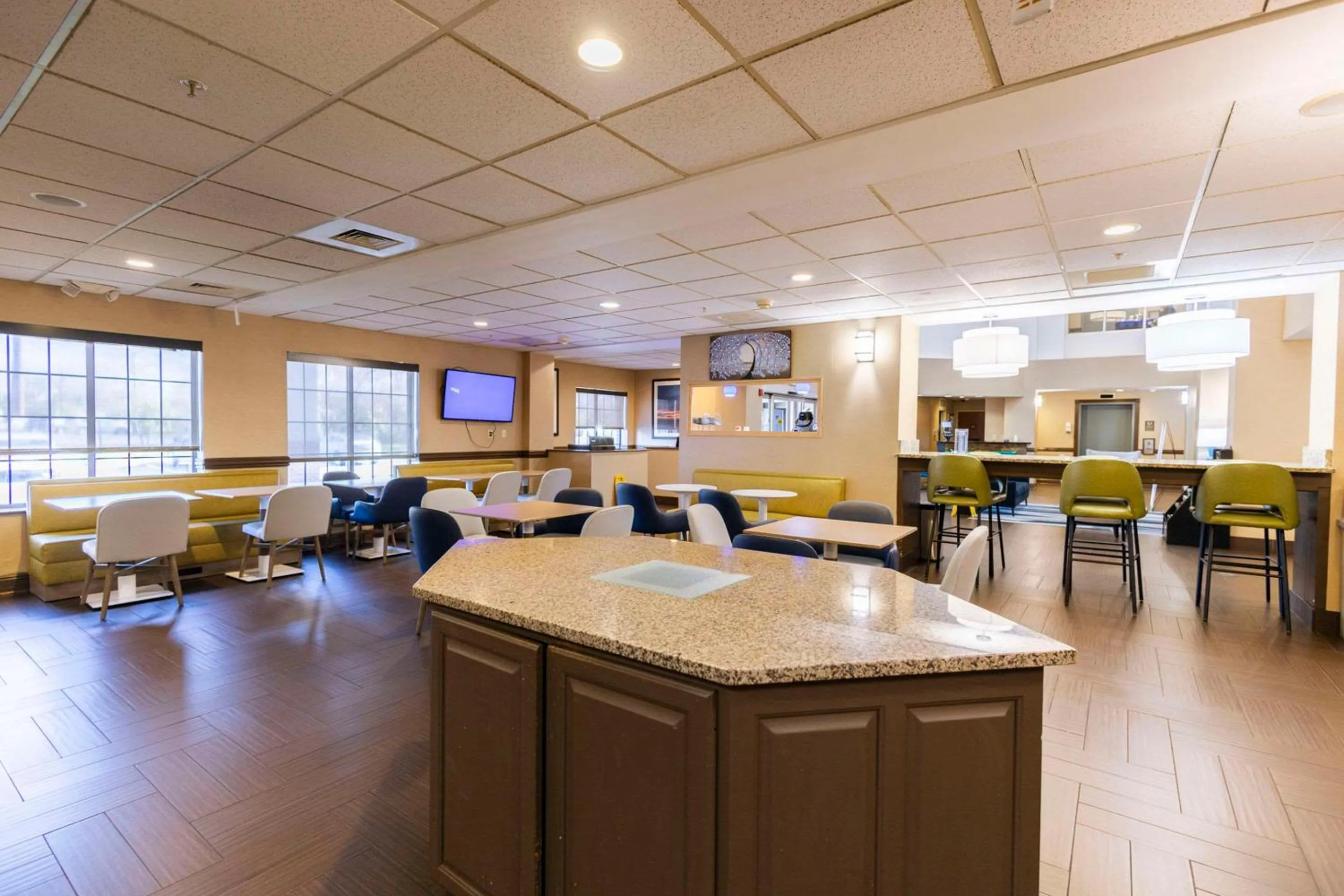 Breakfast in Comfort Suites Springfield I-70