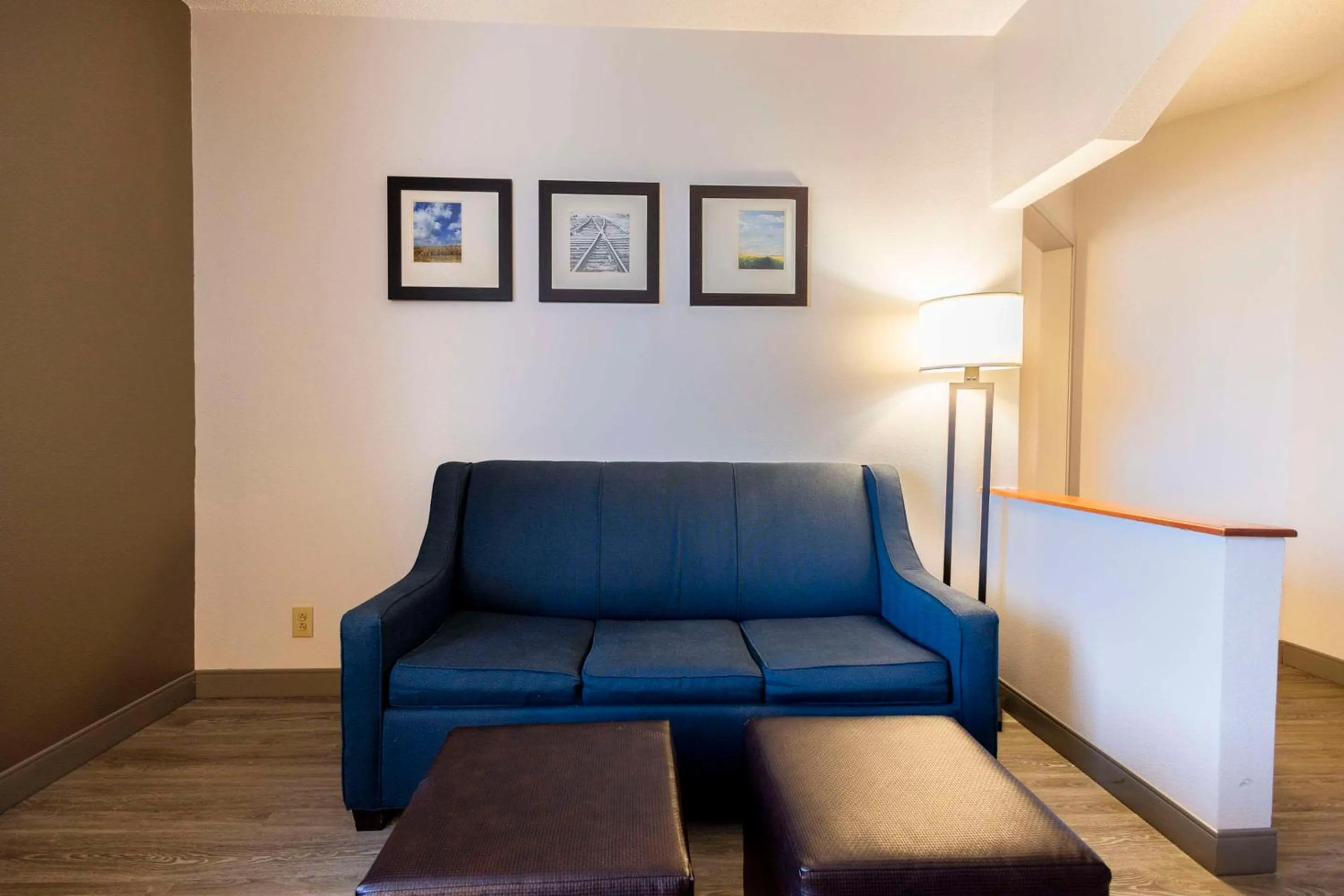 Bedroom in Comfort Suites Springfield I-70