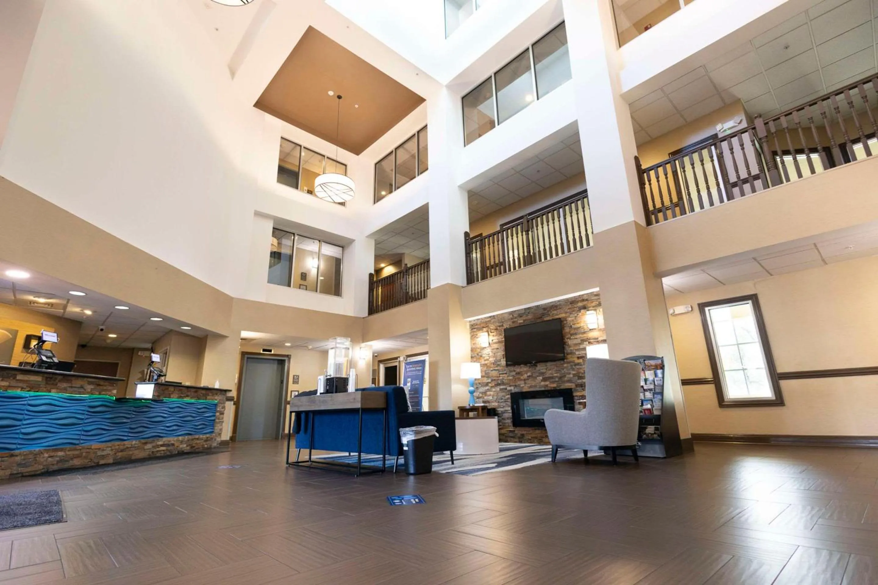 Lobby or reception in Comfort Suites Springfield I-70