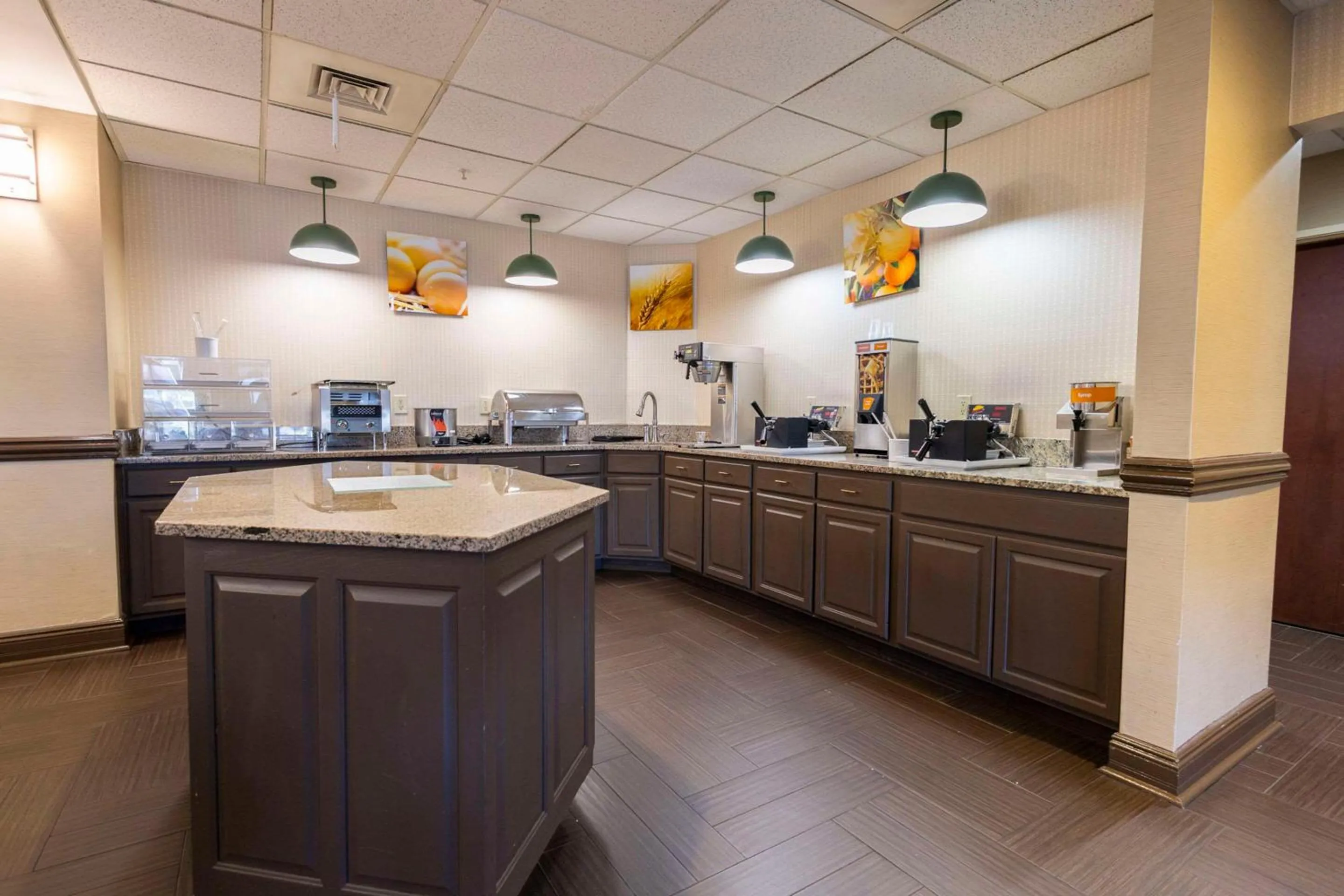 Breakfast in Comfort Suites Springfield I-70