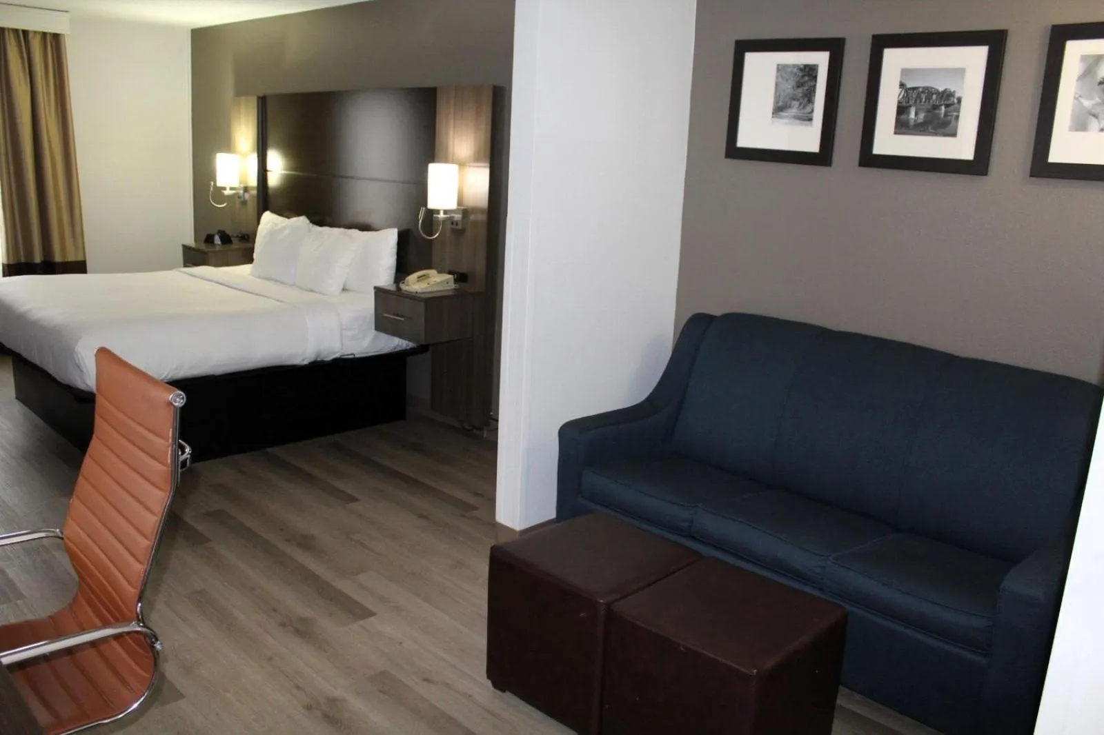 Bed in Comfort Suites Miamisburg - Dayton South