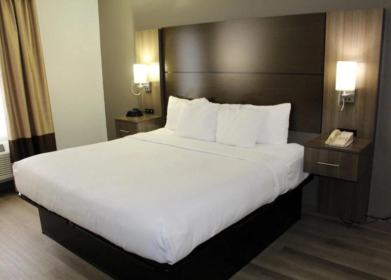 Bed in Comfort Suites Miamisburg - Dayton South