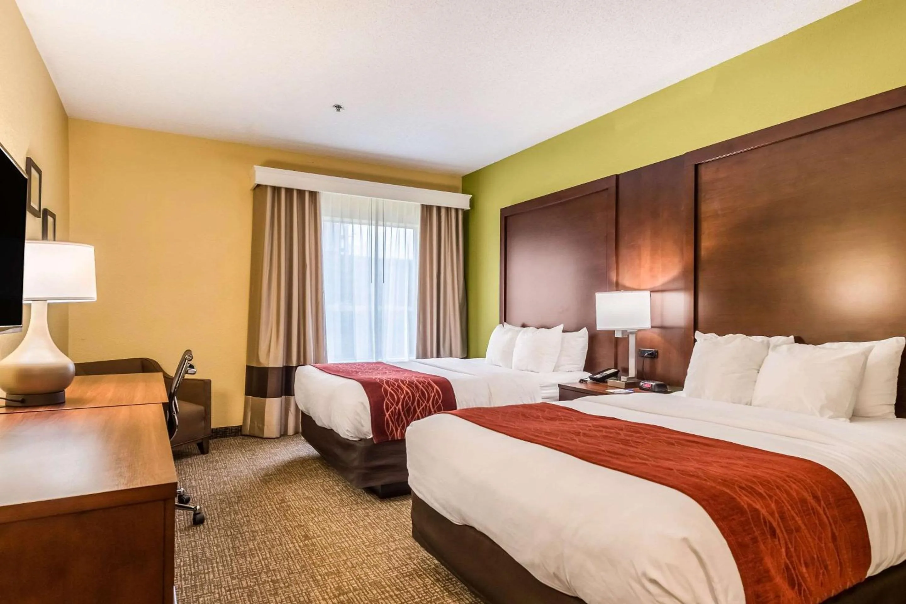 Photo of the whole room, Bed in Comfort Inn & Suites Dayton Northwest - Englewood