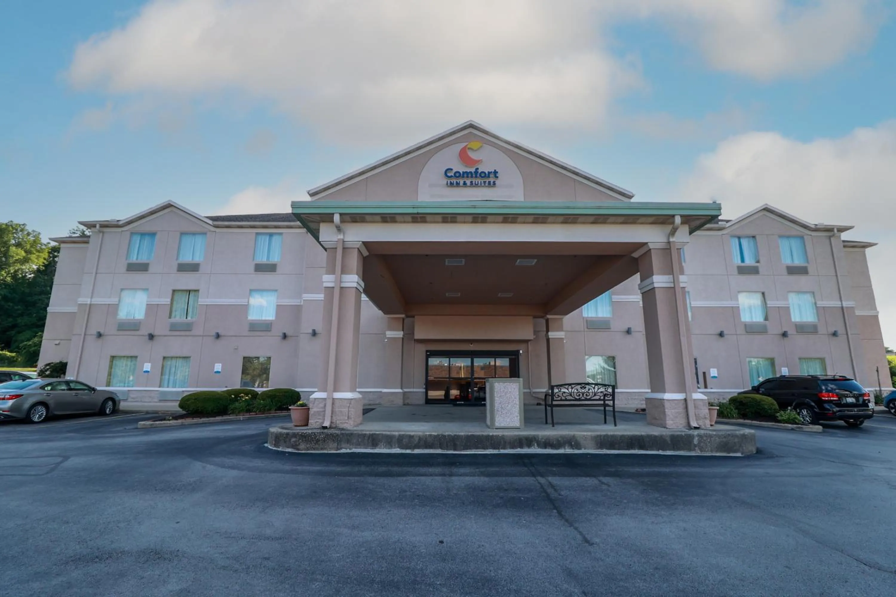 Property building in Comfort Inn & Suites Dayton Northwest - Englewood