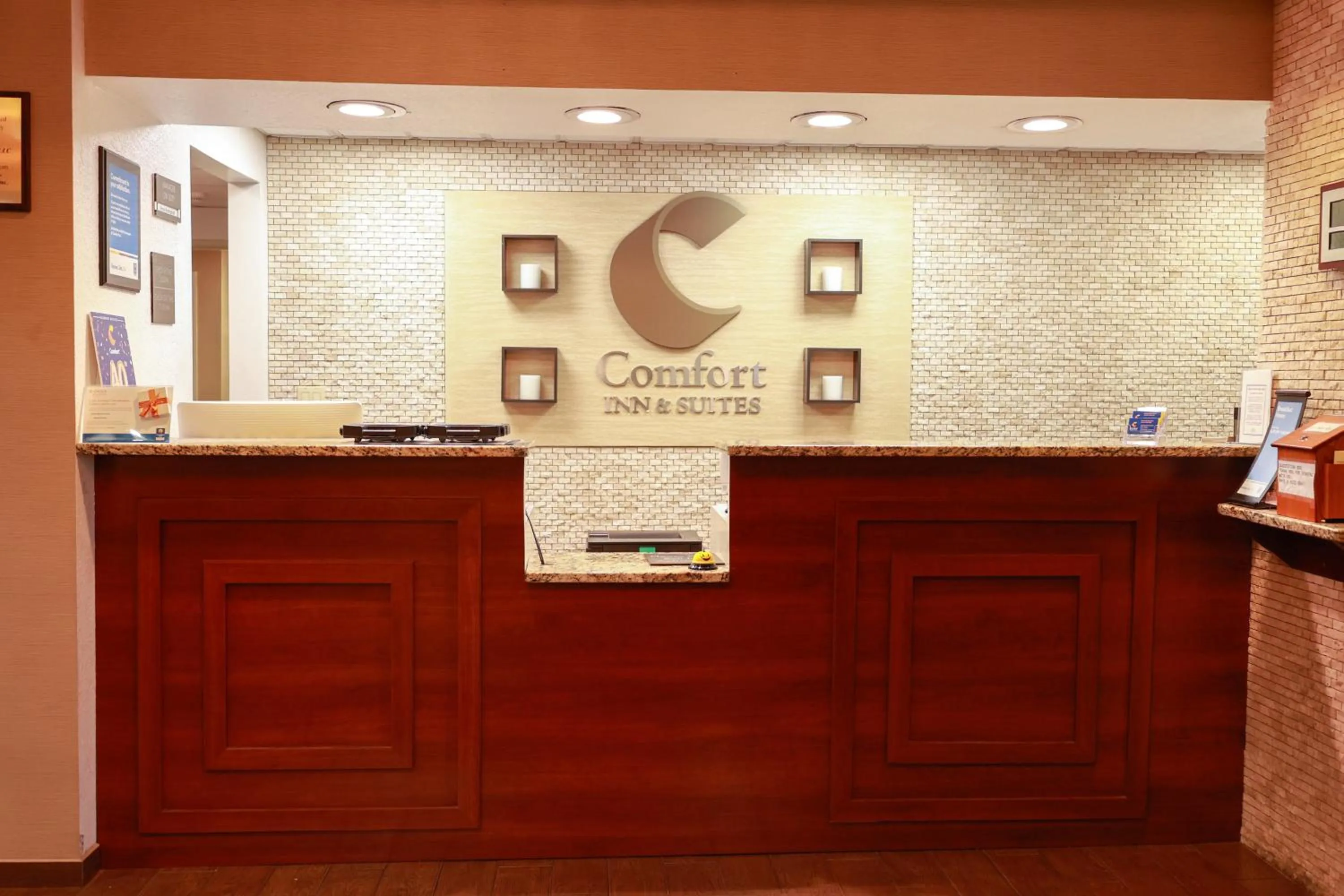 Lobby or reception in Comfort Inn & Suites Dayton Northwest - Englewood