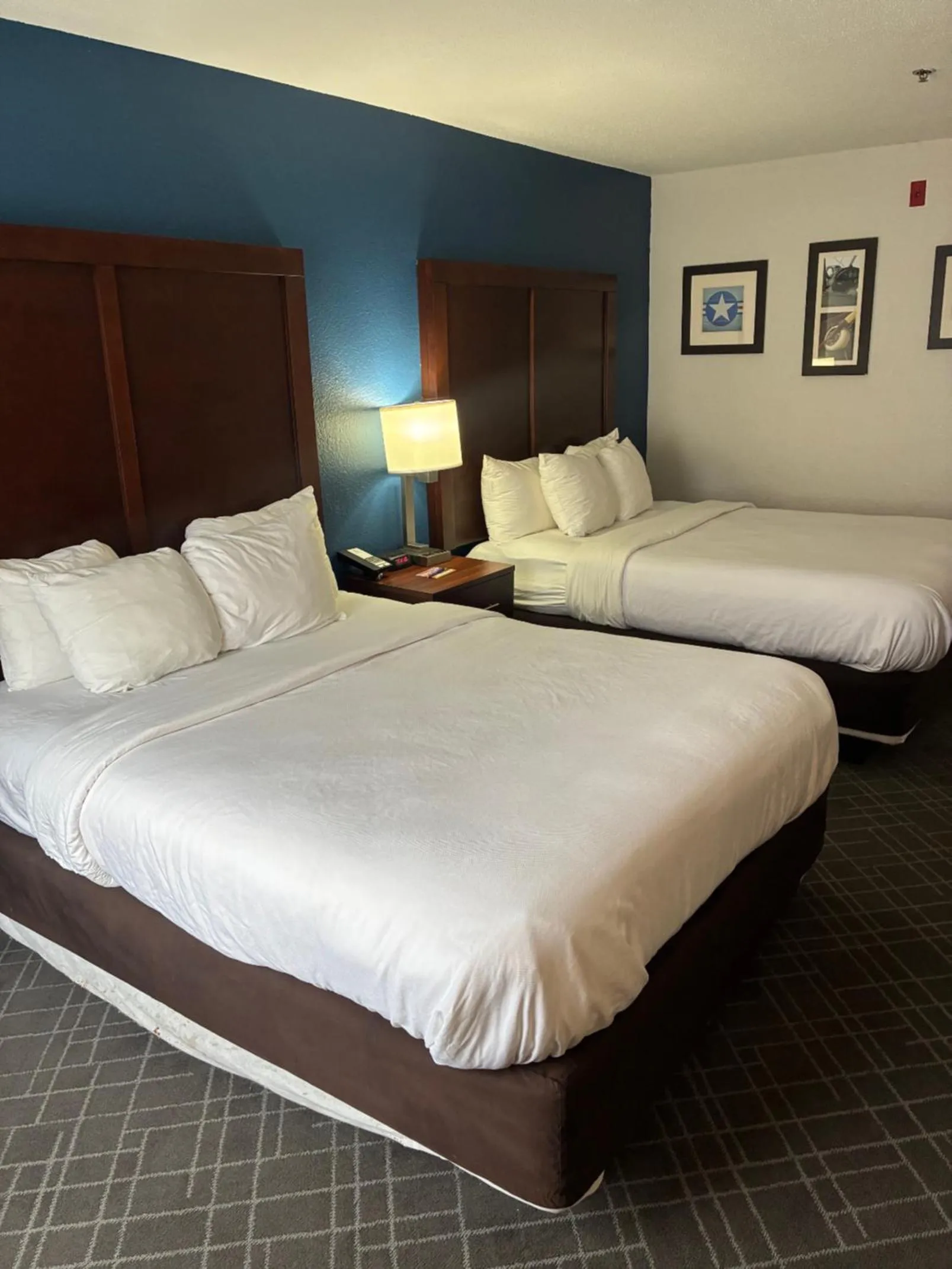 Bed in Comfort Inn & Suites Dayton Northwest - Englewood