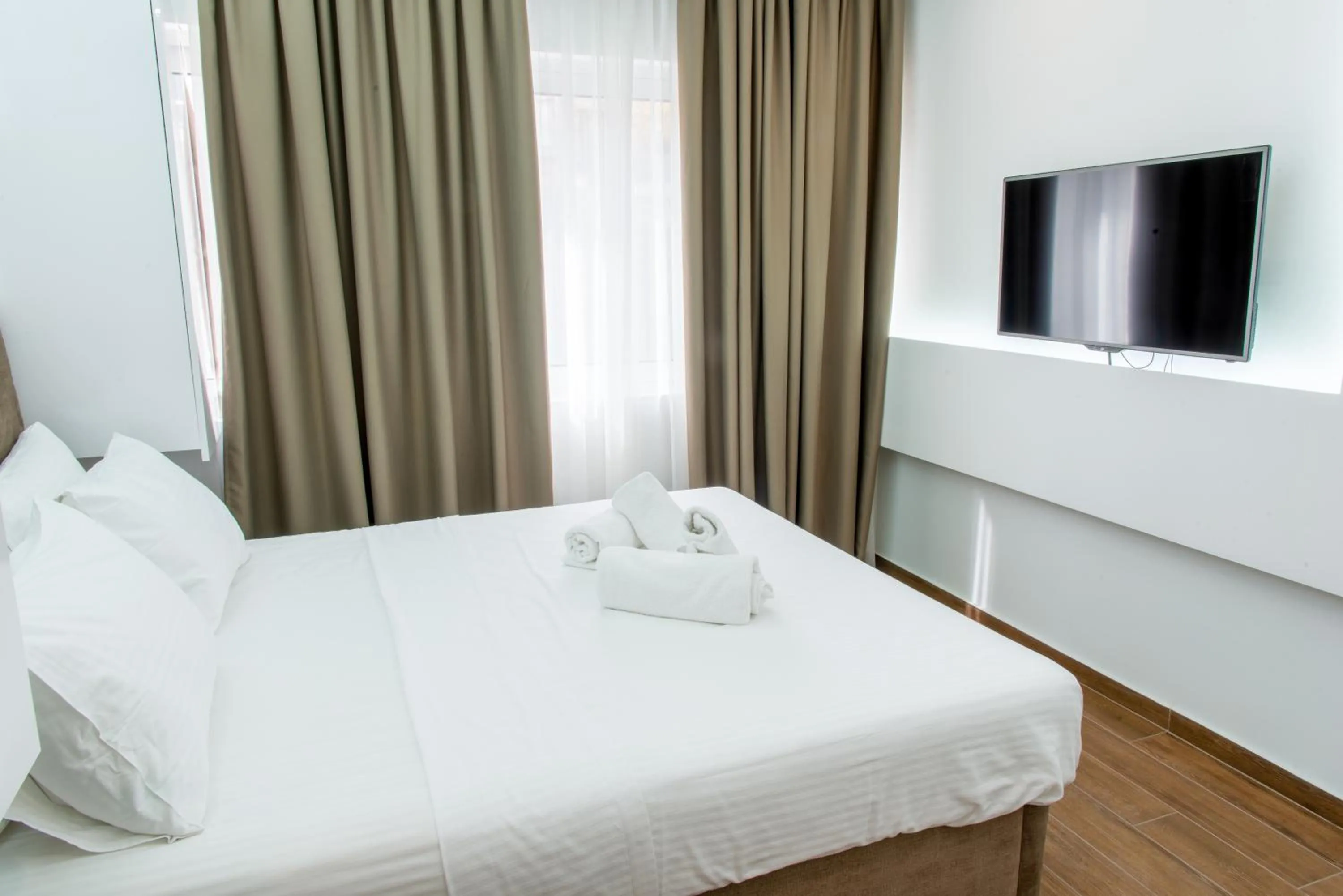 TV and multimedia, Bed in My Athens Place