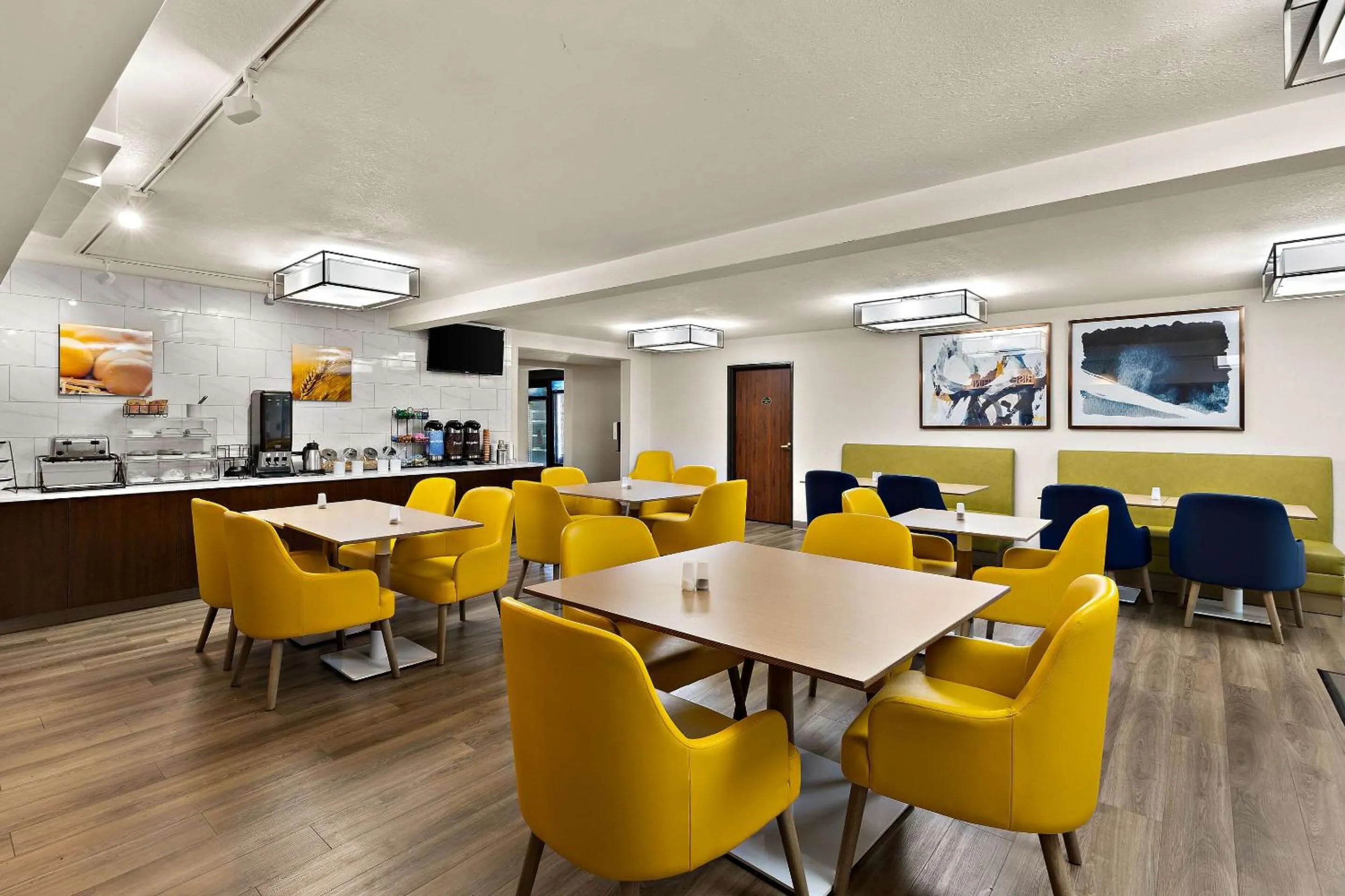 Breakfast in Comfort Inn & Suites