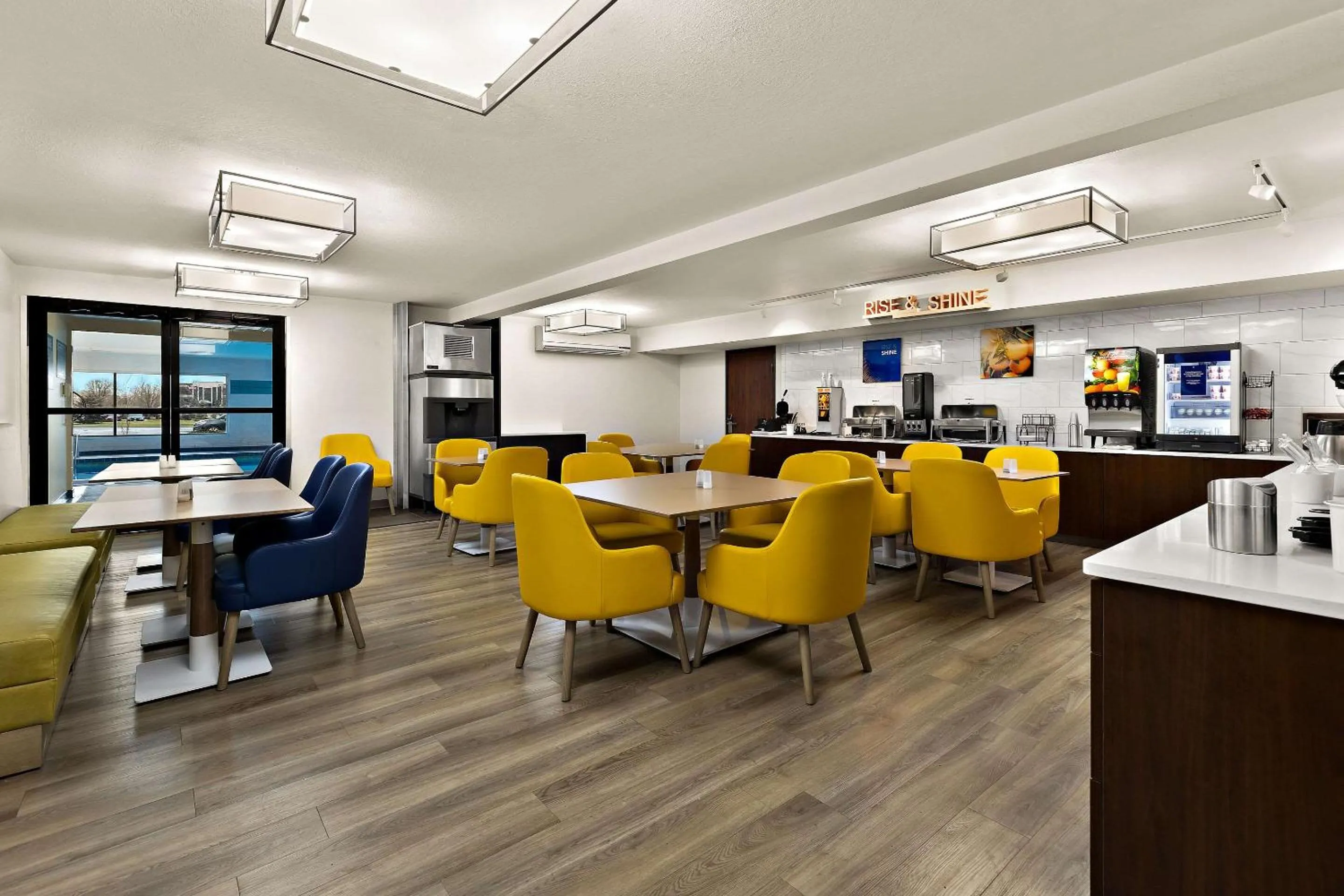 Breakfast in Comfort Inn & Suites