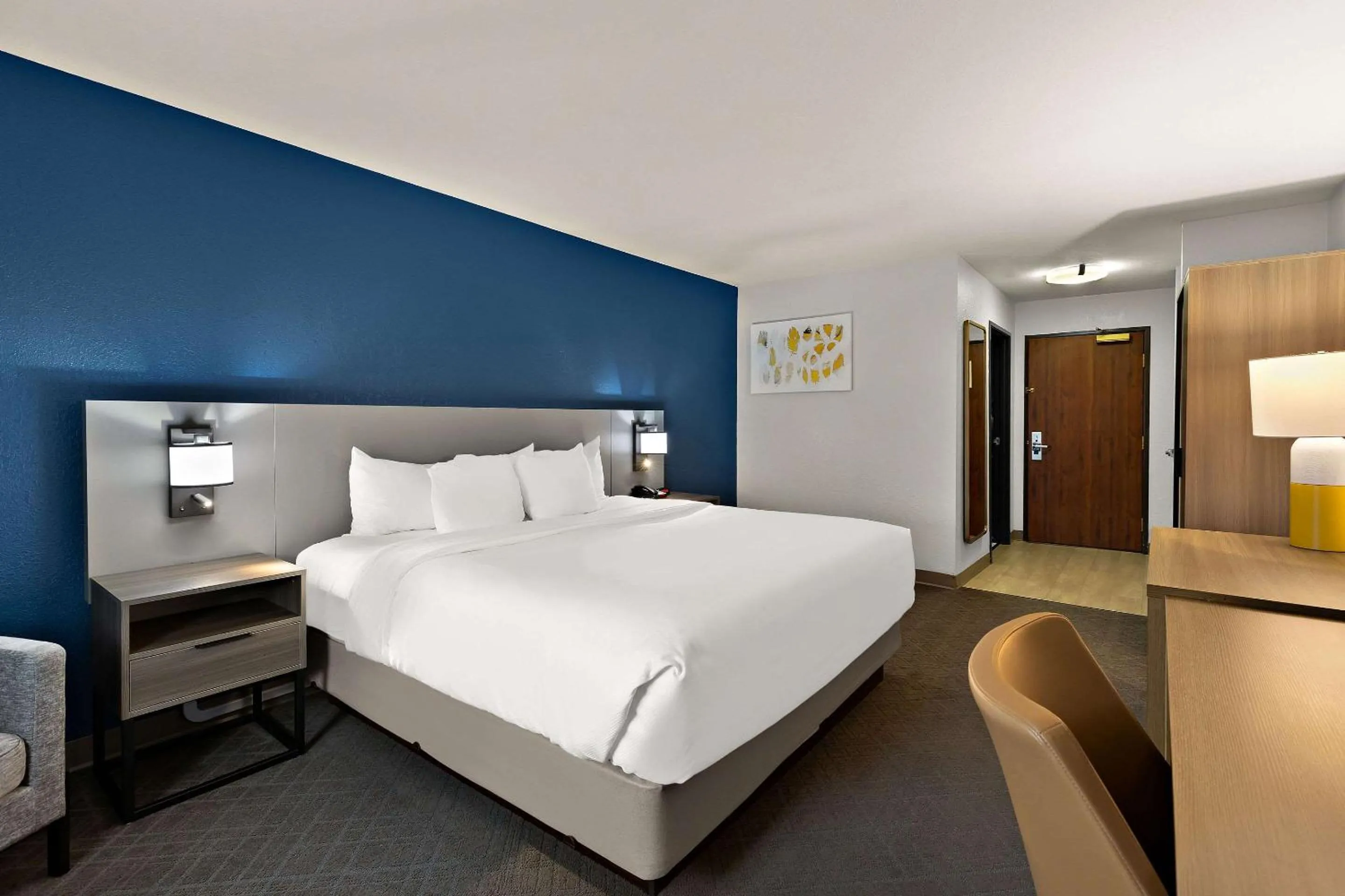 Bedroom, Bed in Comfort Inn & Suites