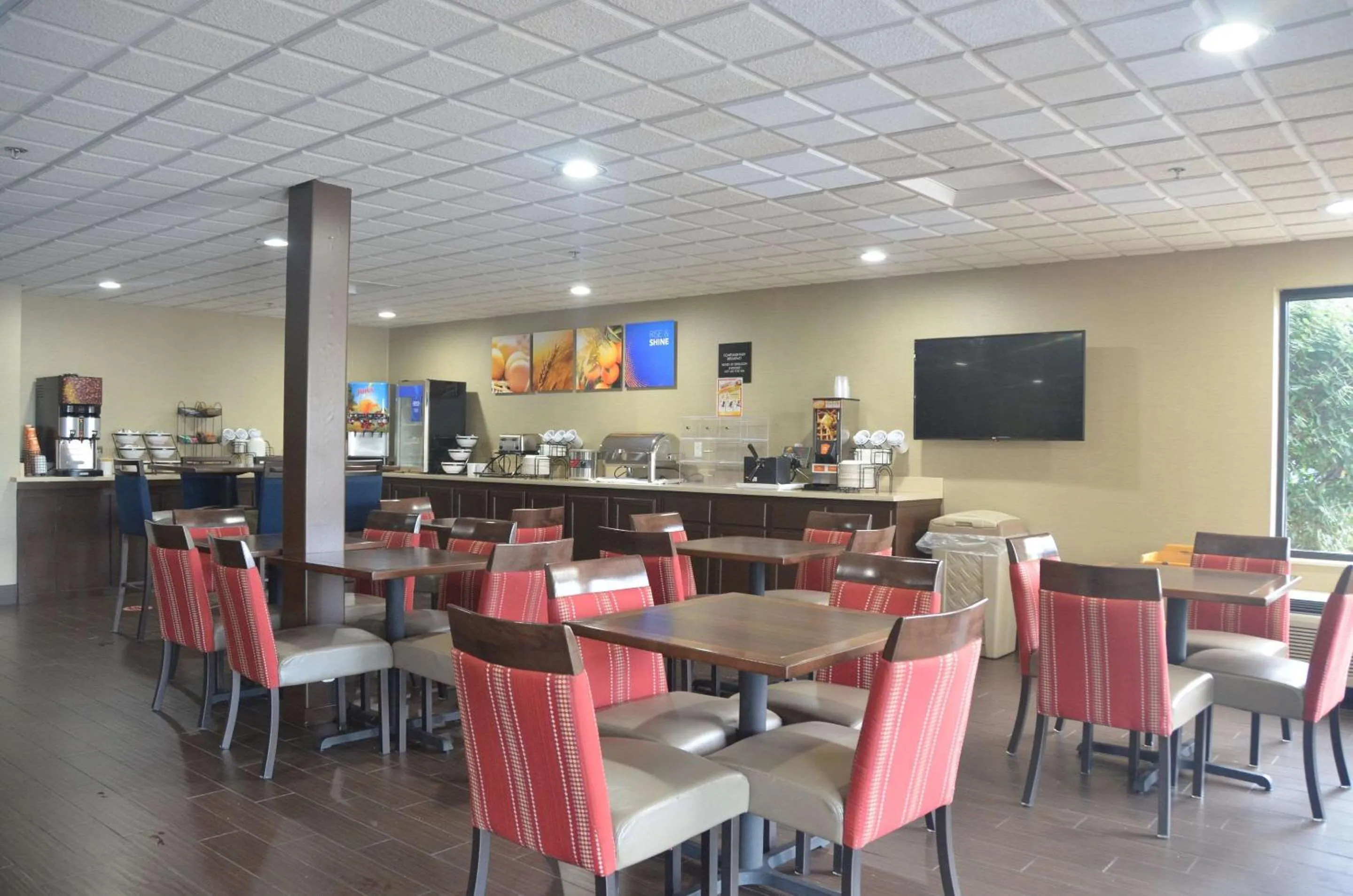 Breakfast in Comfort Inn & Suites Maumee - Toledo I80-90