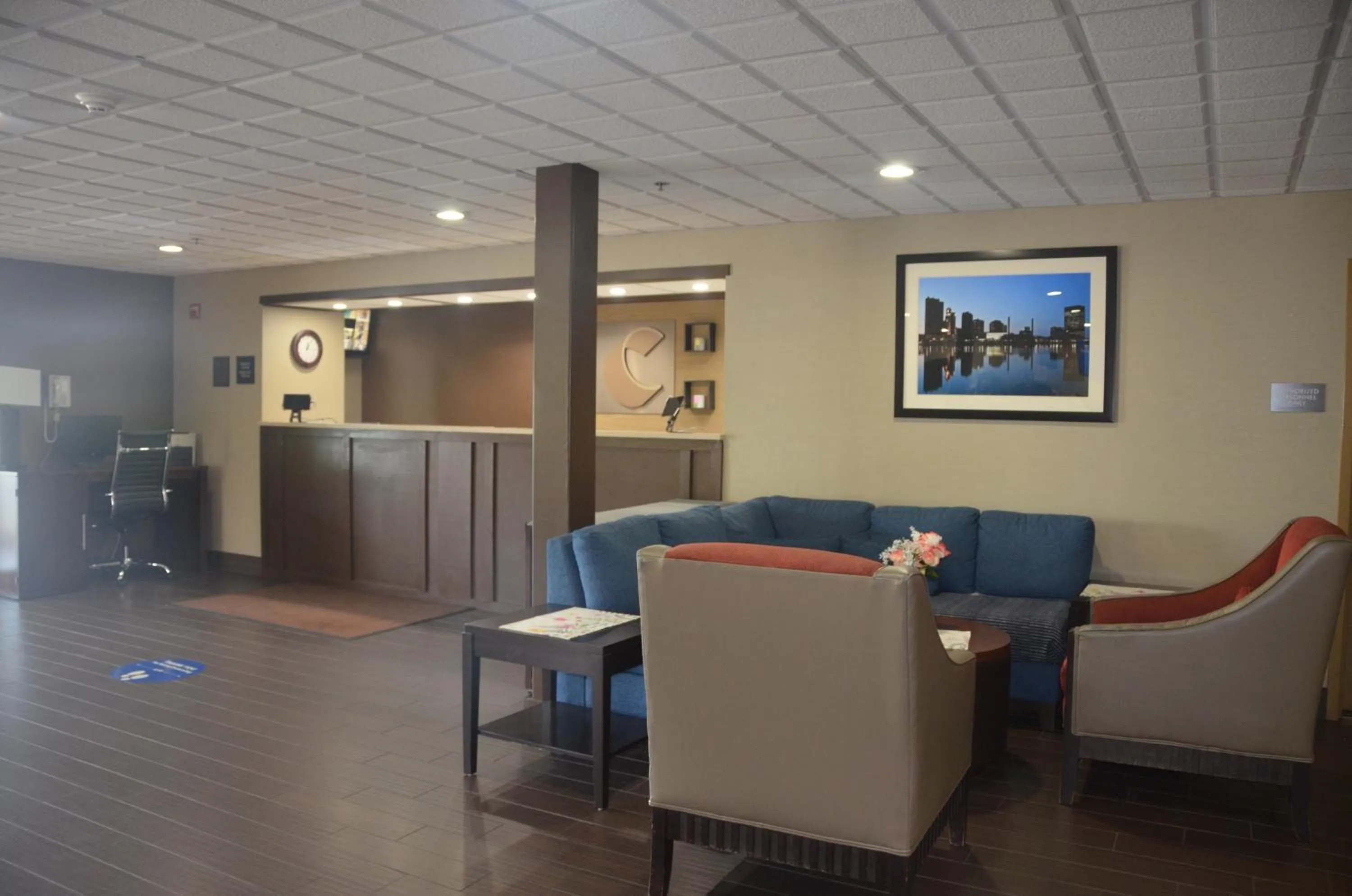 Seating area in Comfort Inn & Suites Maumee - Toledo I80-90