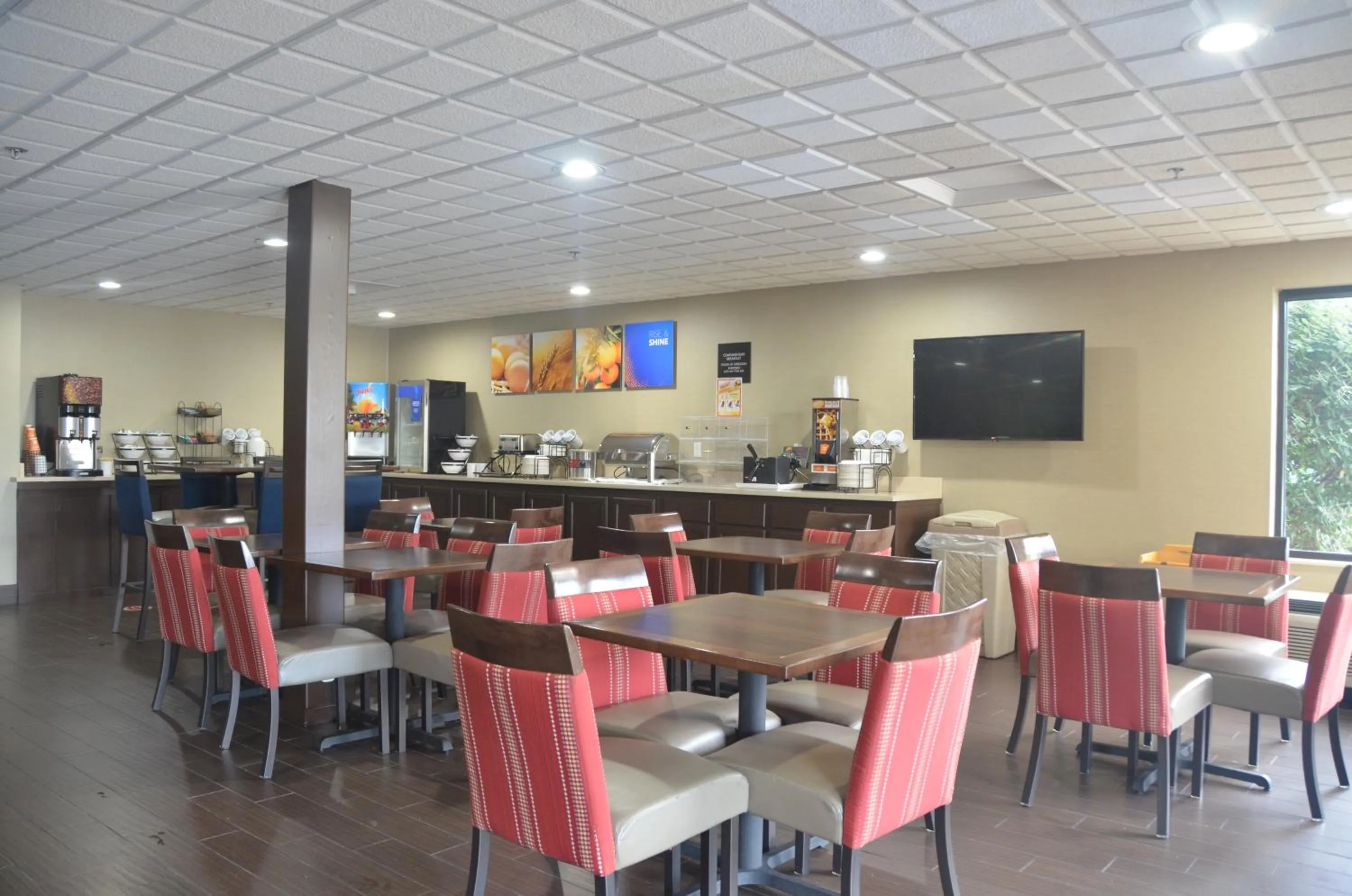Breakfast in Comfort Inn & Suites Maumee - Toledo I80-90