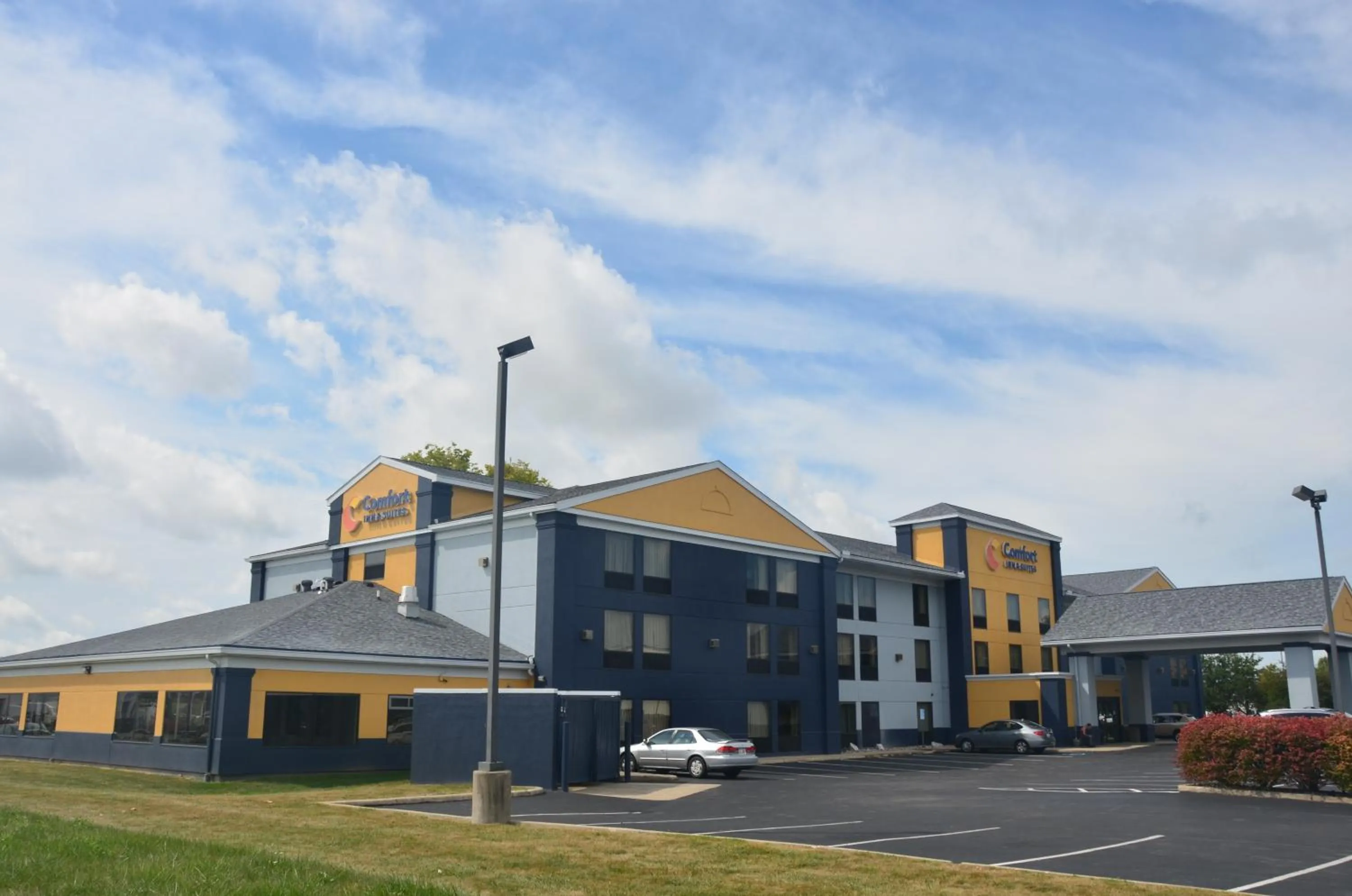 Property building in Comfort Inn & Suites Maumee - Toledo I80-90