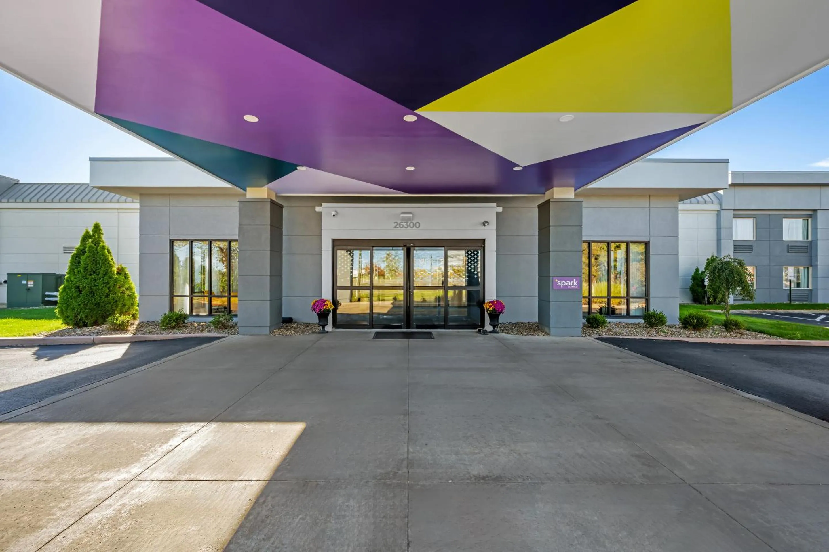 Property building in Spark By Hilton Cleveland Beachwood