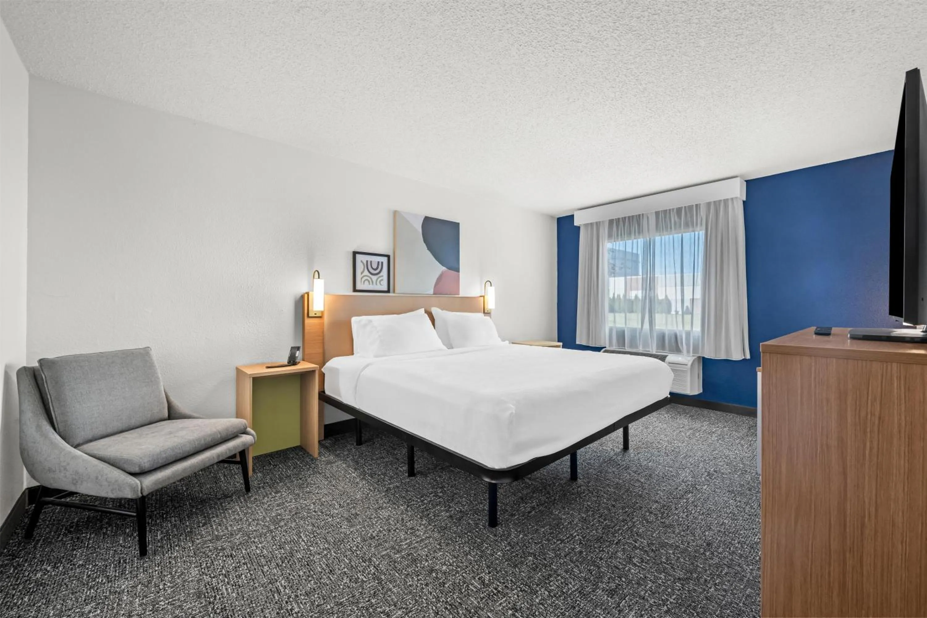 Bed in Spark By Hilton Cleveland Beachwood