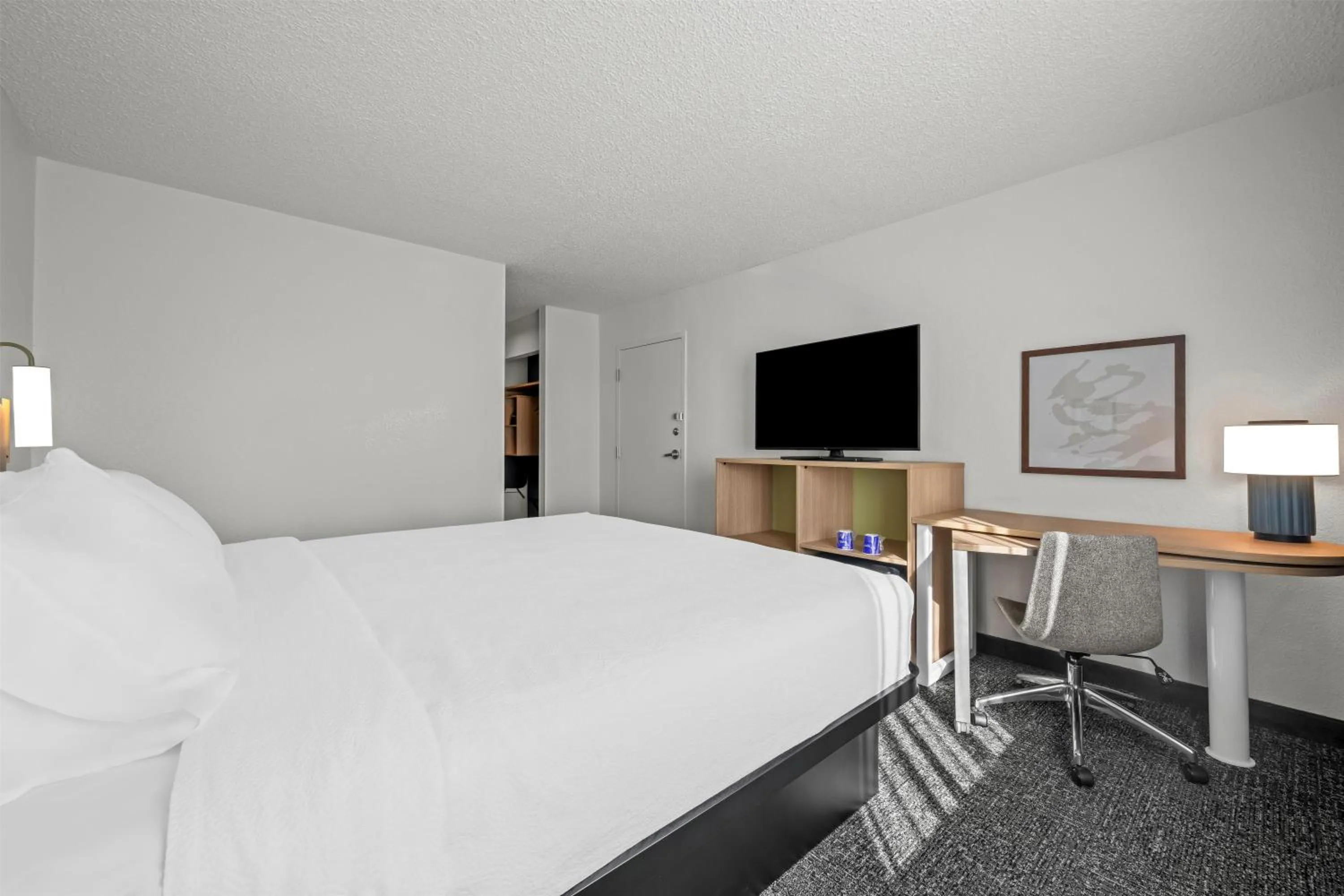 Bed in Spark By Hilton Cleveland Beachwood