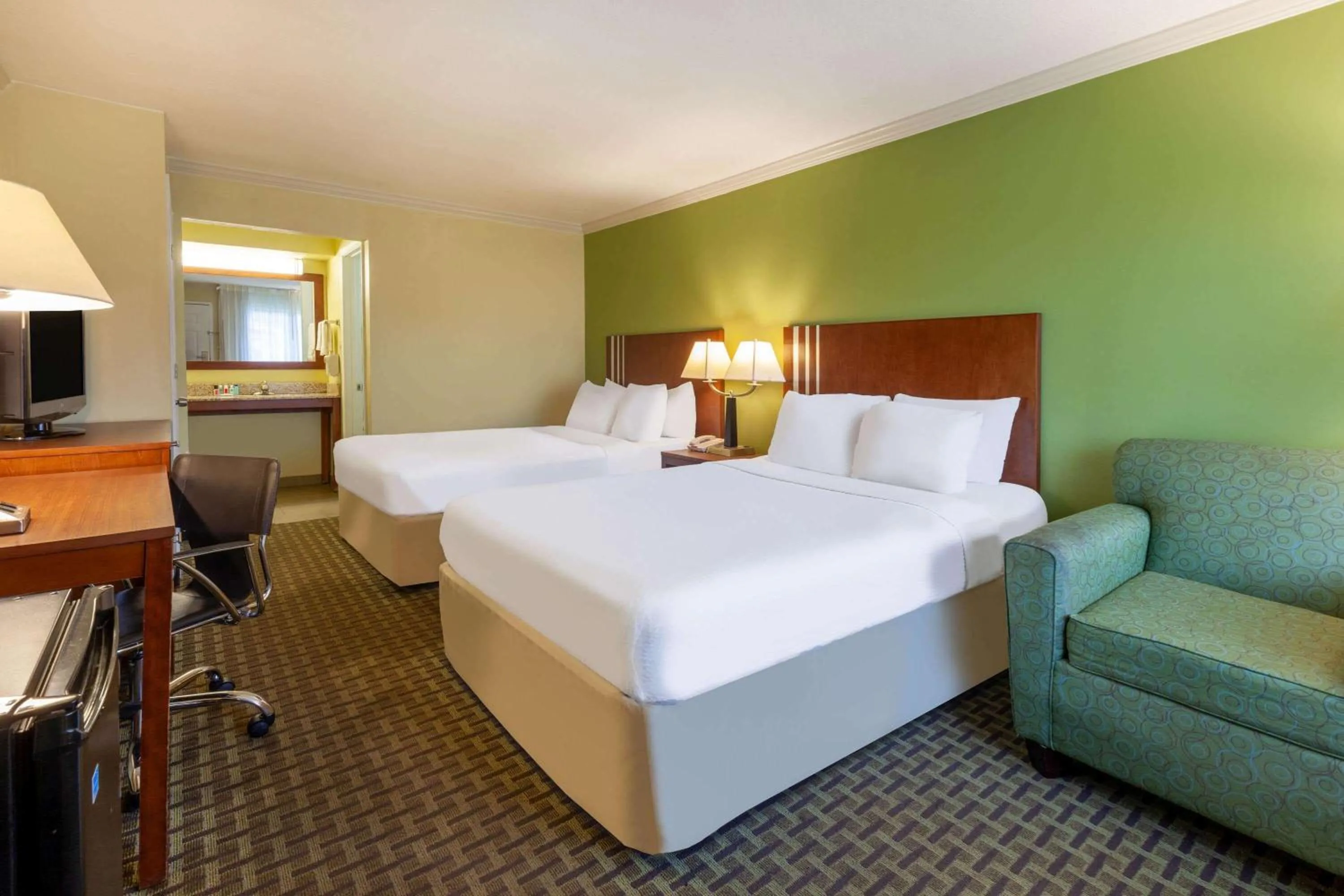 Bedroom, Bed in Days Inn by Wyndham Austintown